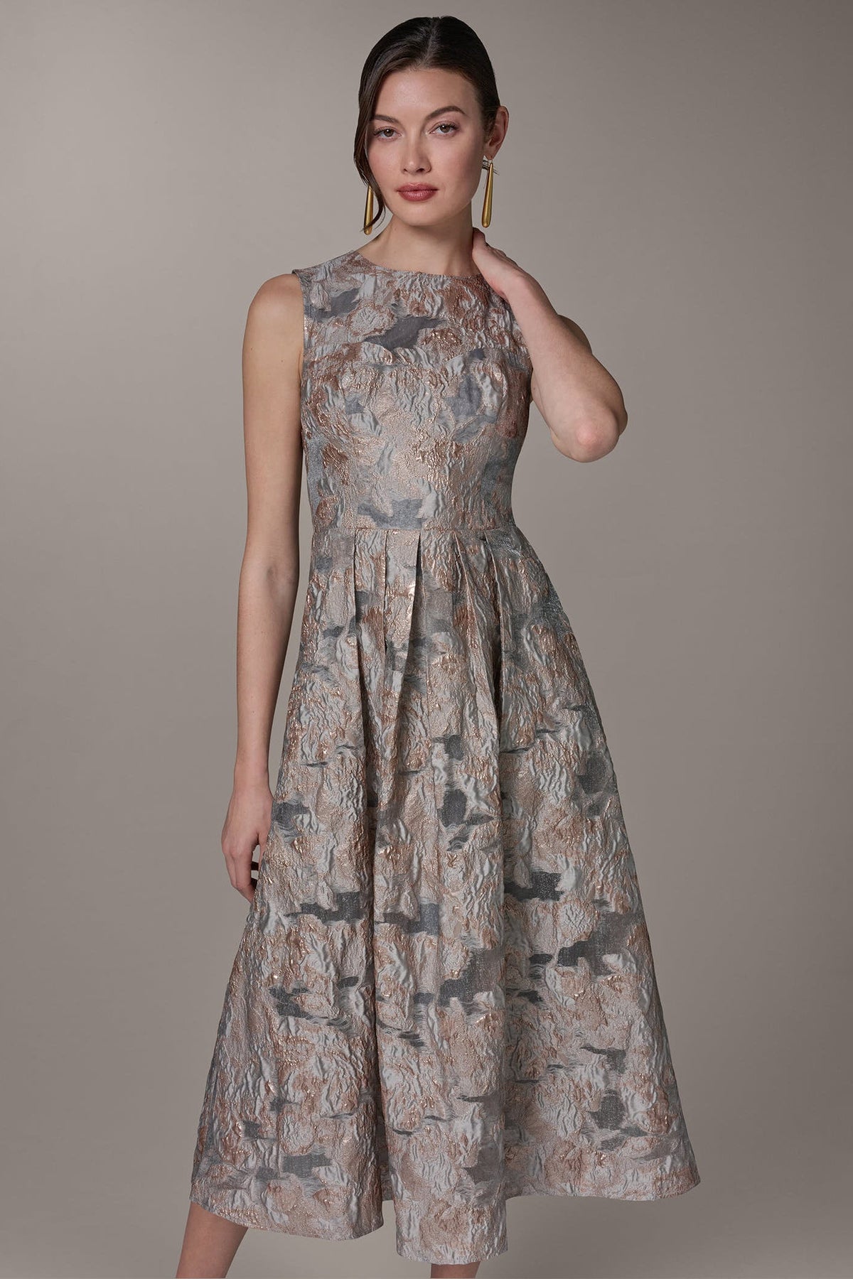 SLEEVELESS FLORAL MIDI FIT AND FLARE GOWN - Grey Multi