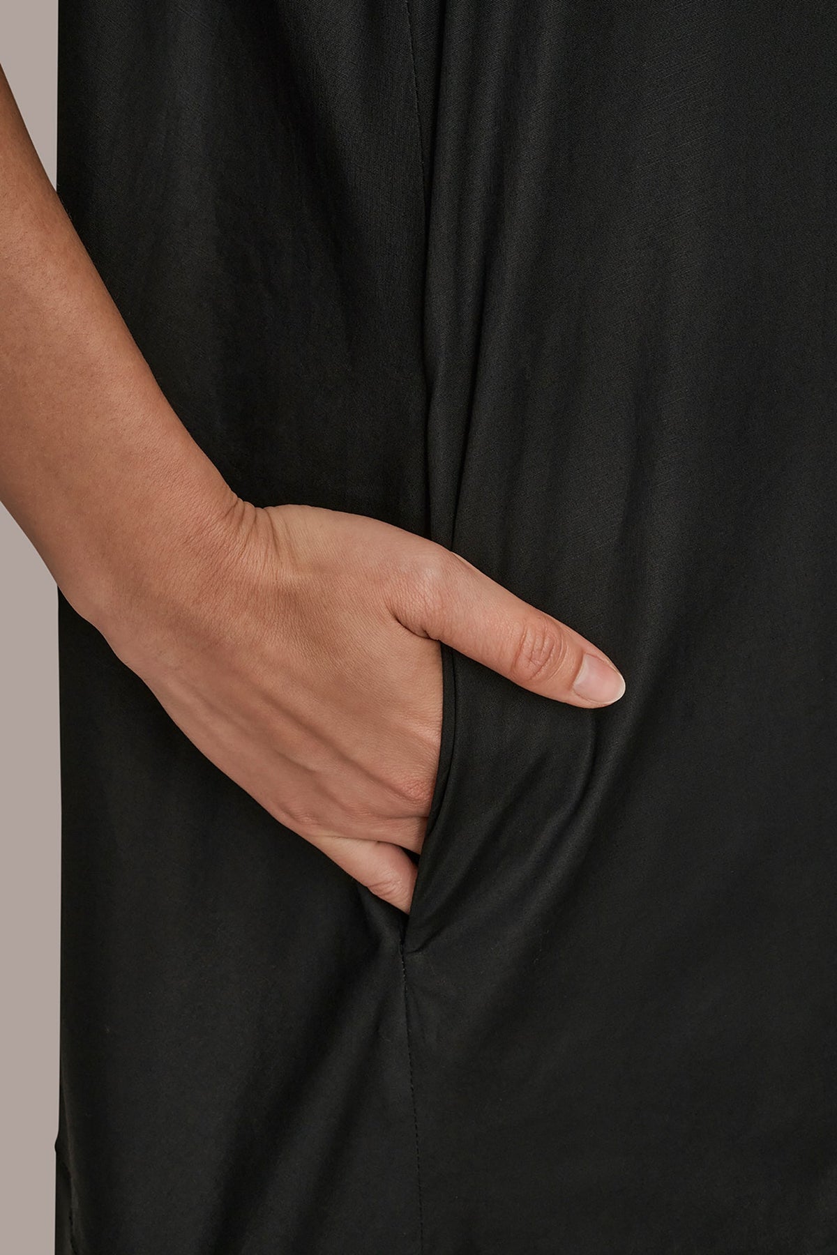 ELBOW-SLEEVE DRESS - Black