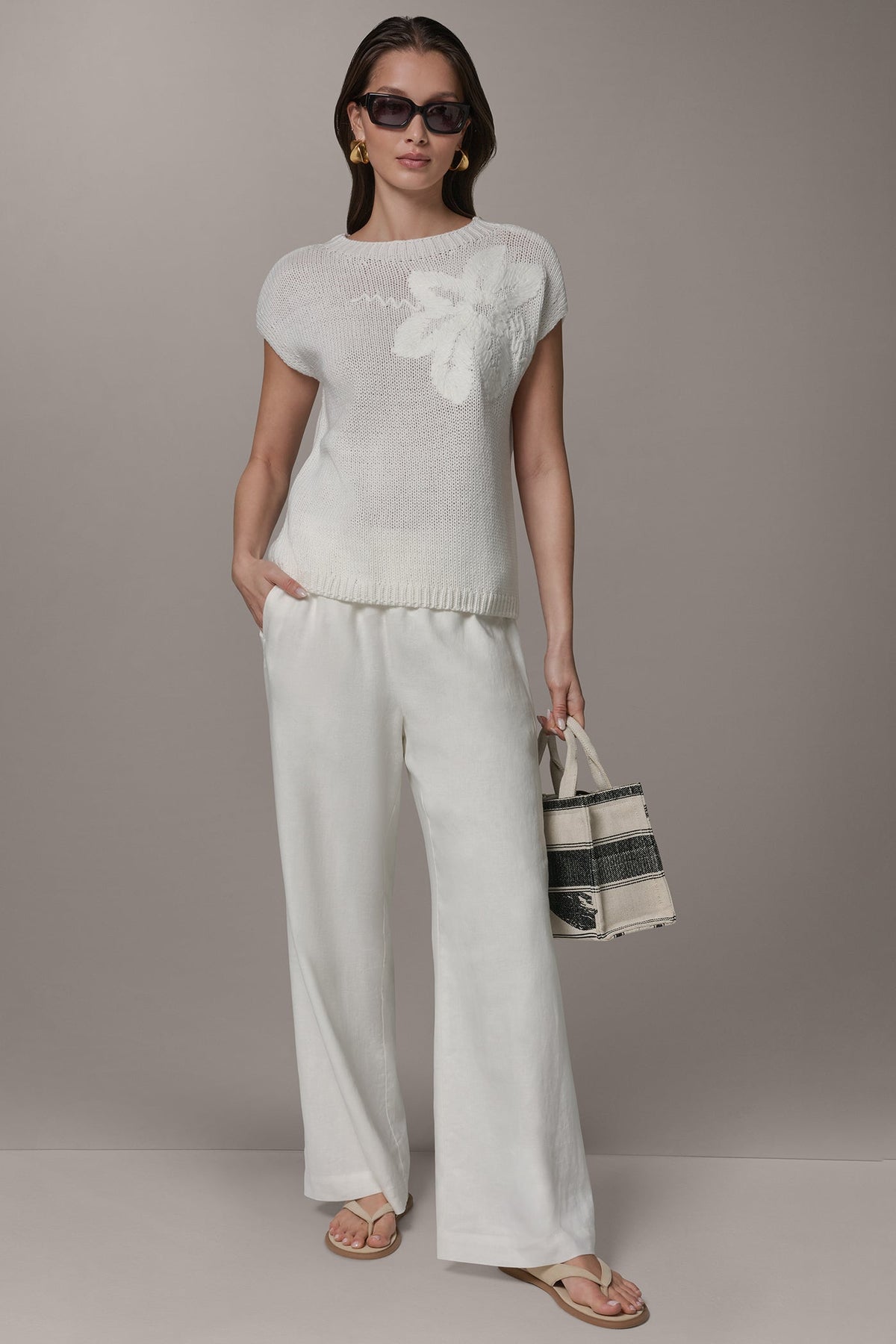 SLEEVELESS FLORAL SWEATER - Cream