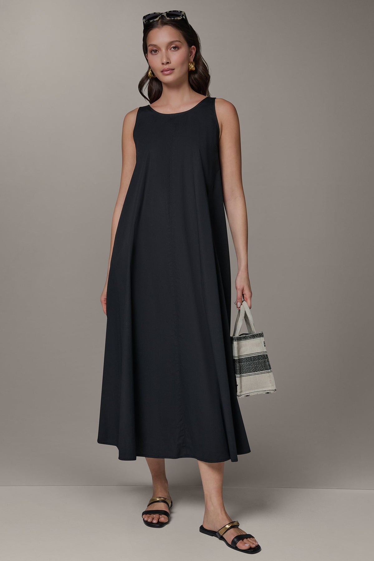 SLEEVELESS MAXI TRAPEZE DRESS - Black