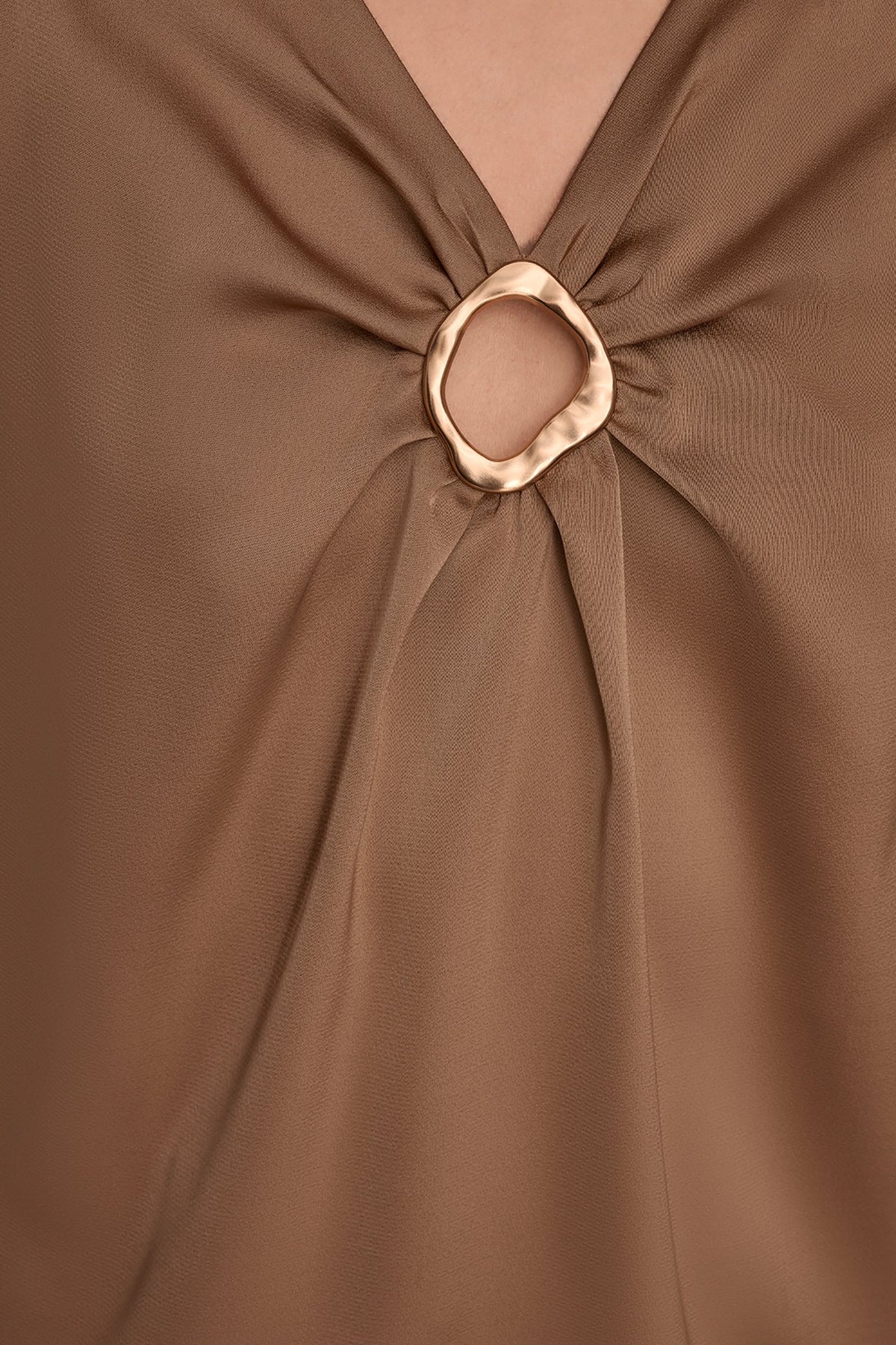 LONG SLEEVE RING V-NECK BLOUSE - Fawn