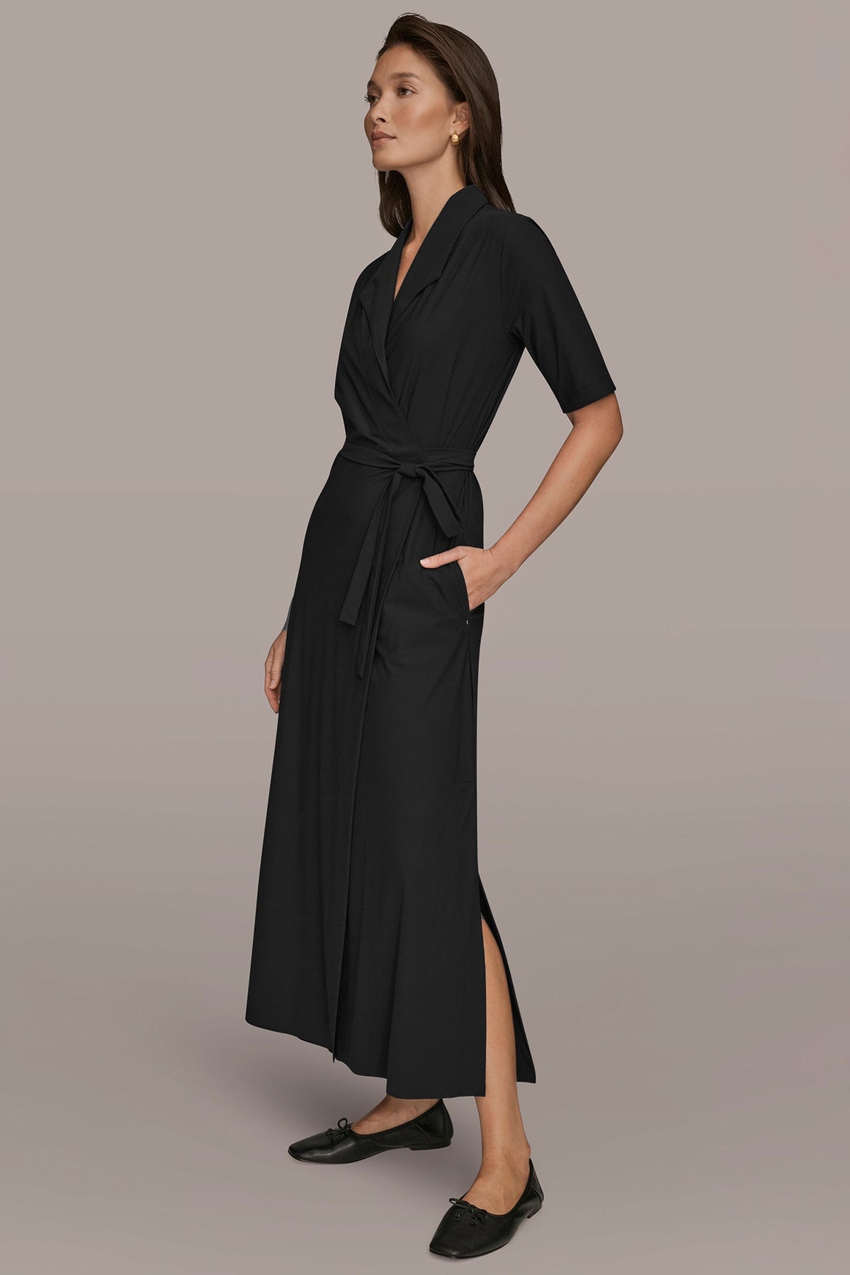 THE MODERN TRAVEL ELBOW-SLEEVE MIDI WRAP DRESS - Black