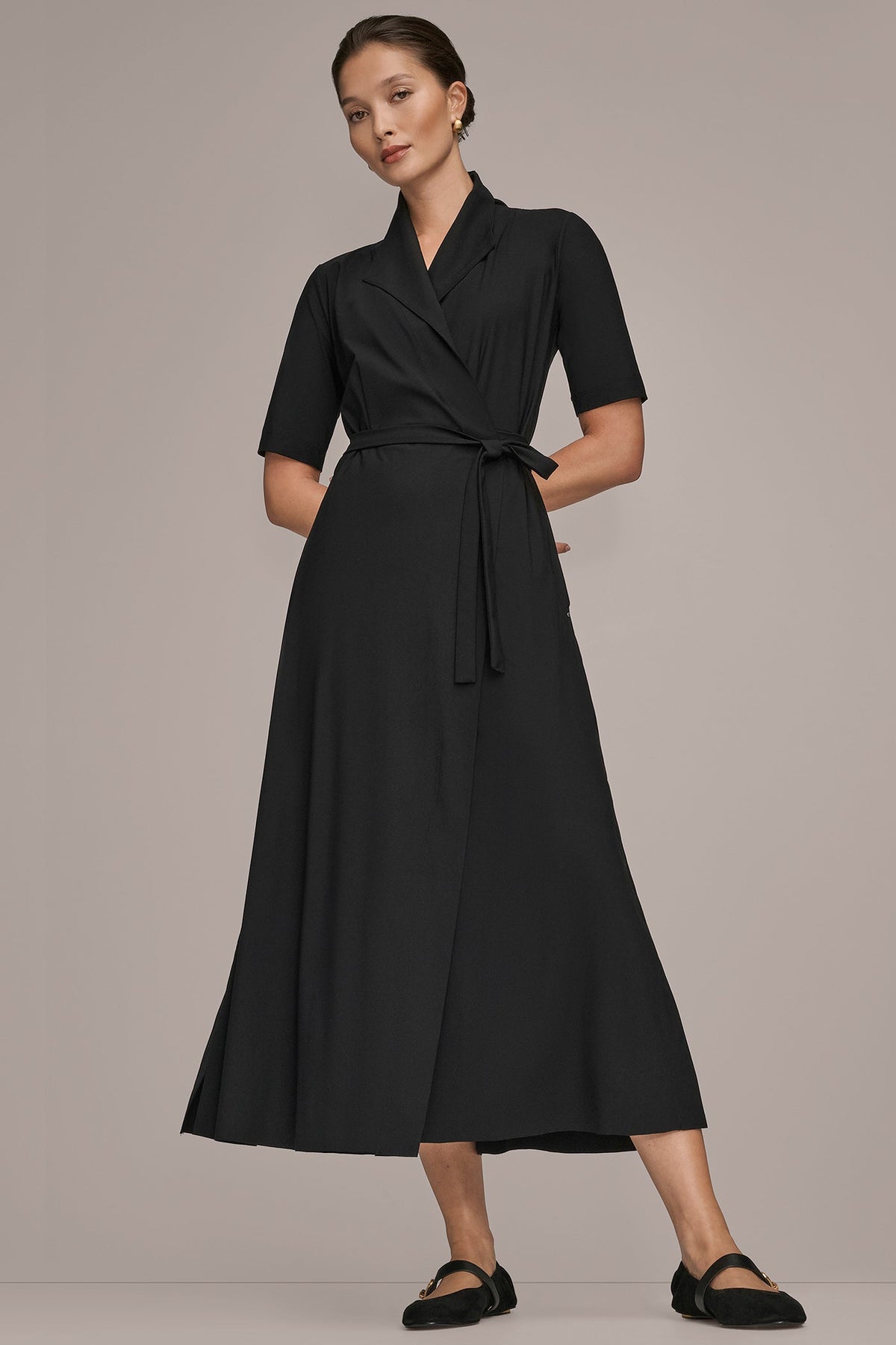 THE MODERN TRAVEL ELBOW-SLEEVE MIDI WRAP DRESS - Black