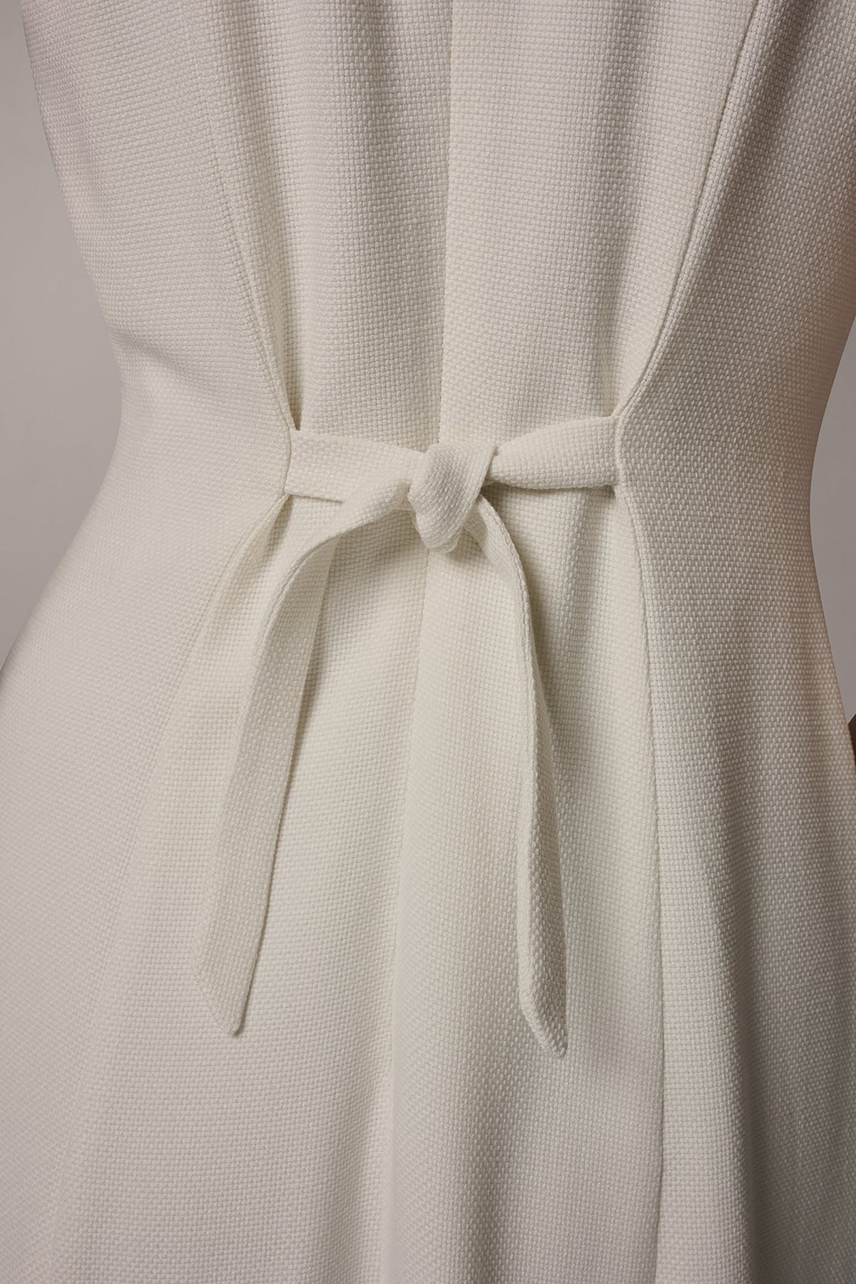 SLEEVELESS CROSS-FRONT MIDI HALTER DRESS - Cream