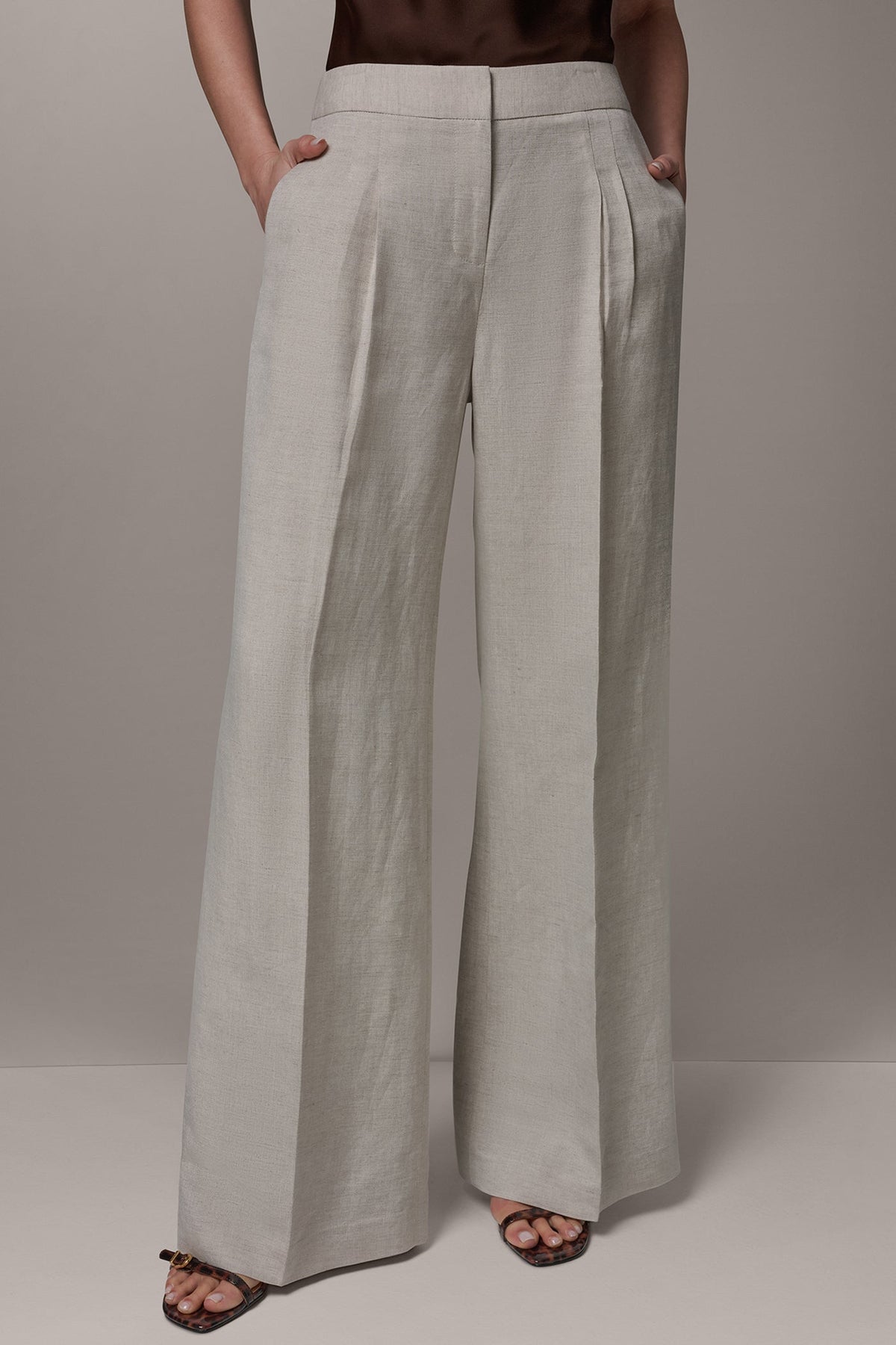 MID-RISE PLEATED WIDE-LEG PANT - Flax