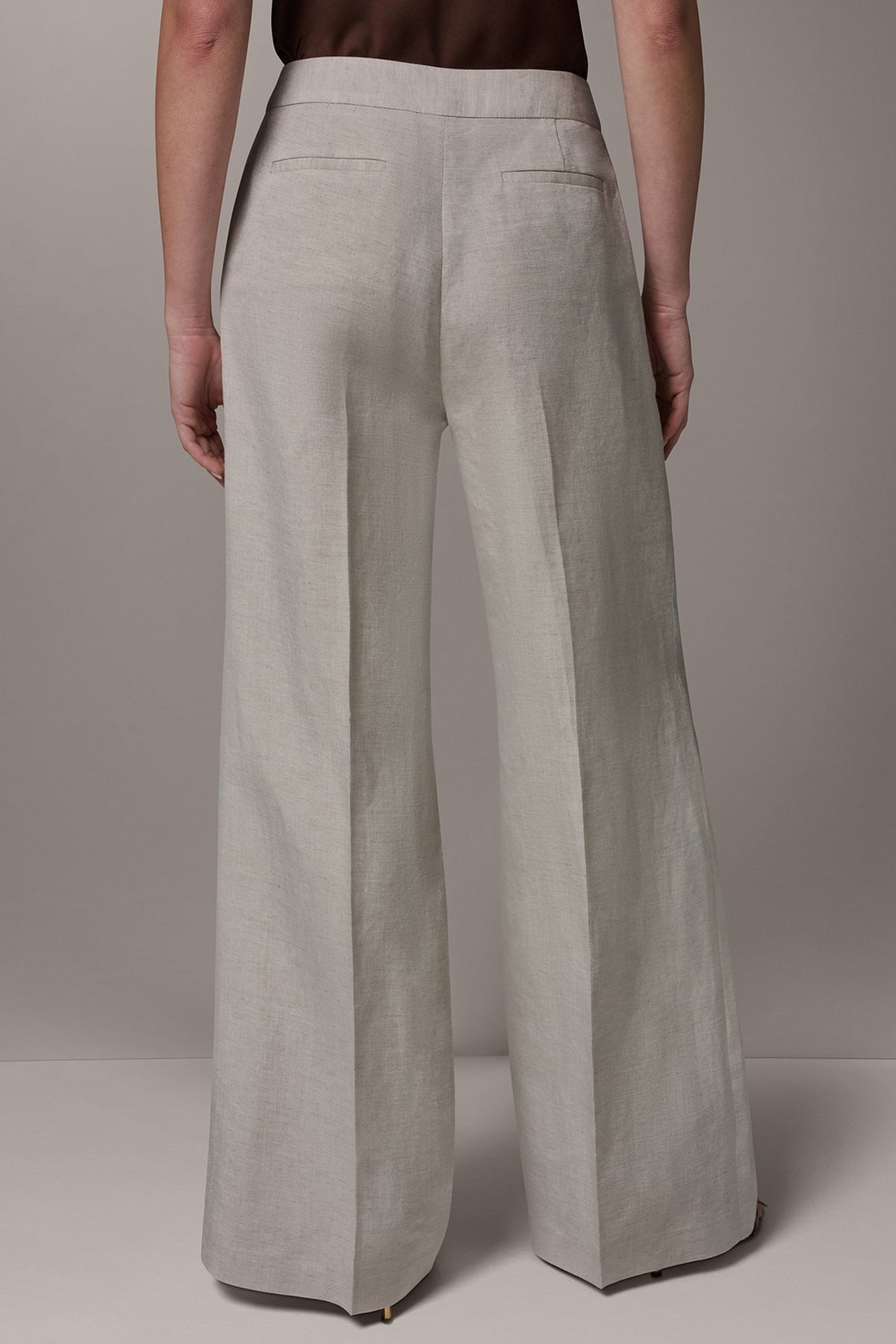 MID-RISE PLEATED WIDE-LEG PANT - Flax