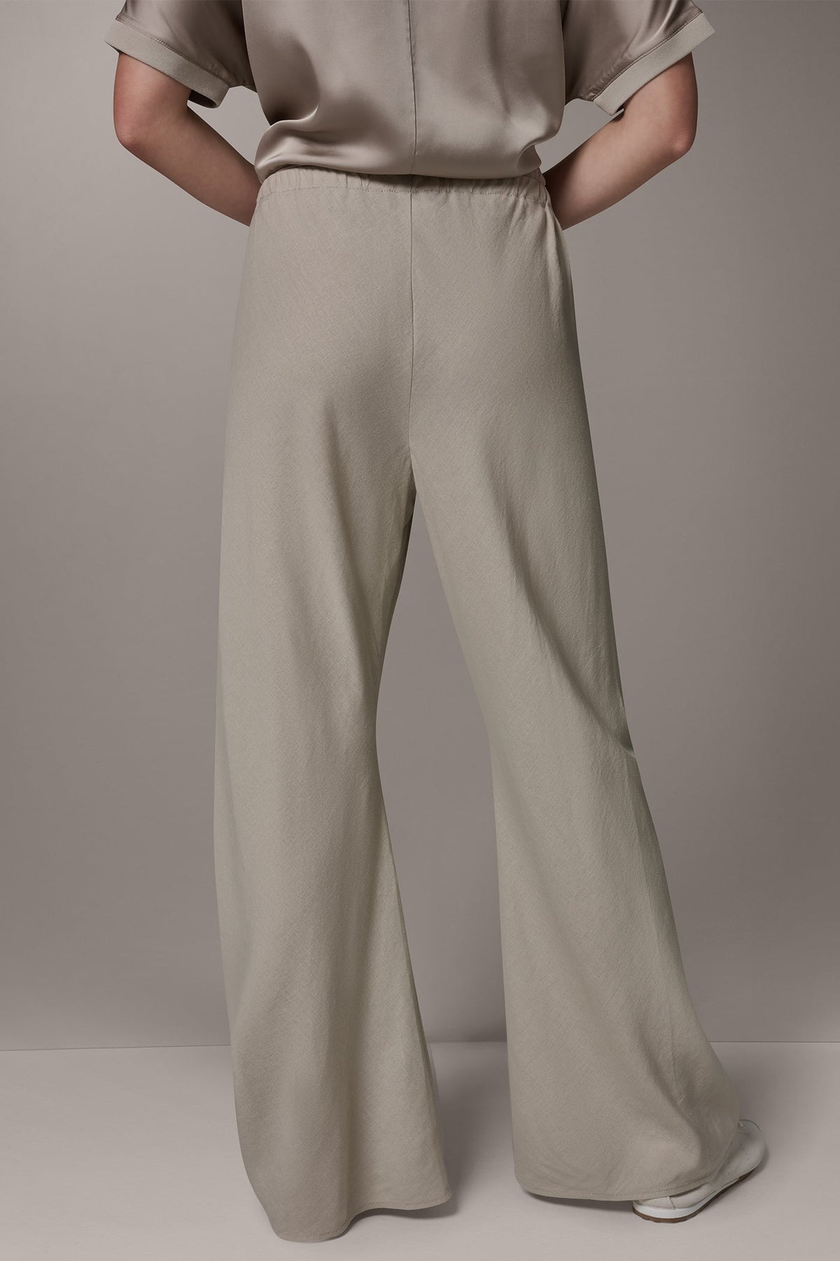 MID-RISE RELAXED ANKLE PANT - Sandstone