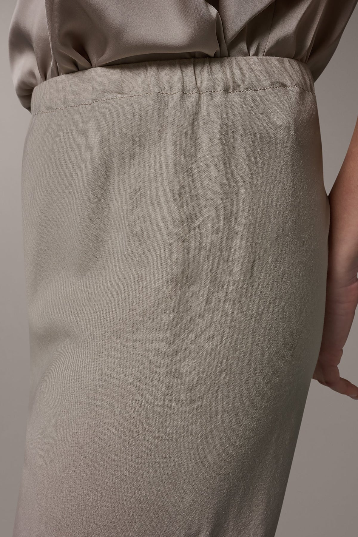 MID-RISE RELAXED ANKLE PANT - Sandstone