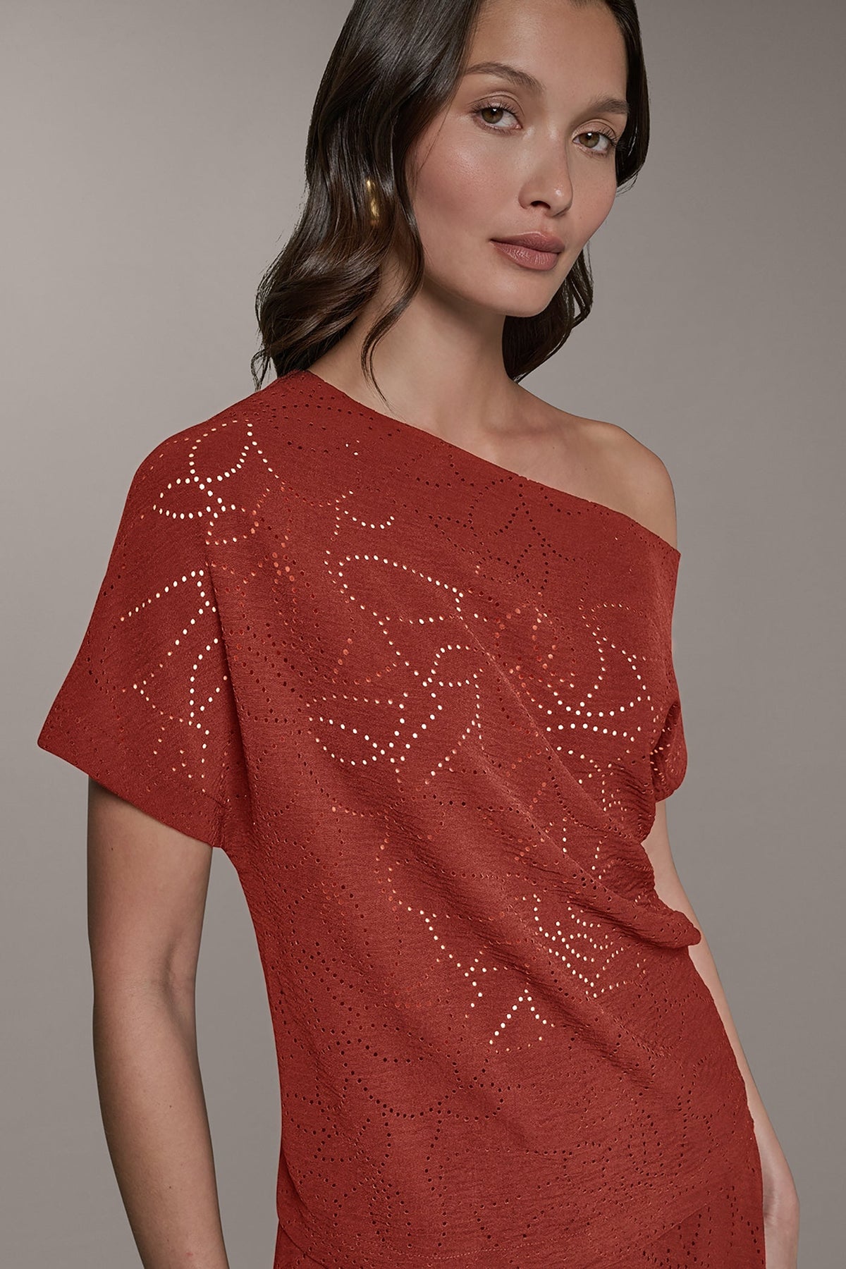 SLEEVELESS ASYMMETRIC LASER CUT TOP - Sunbaked