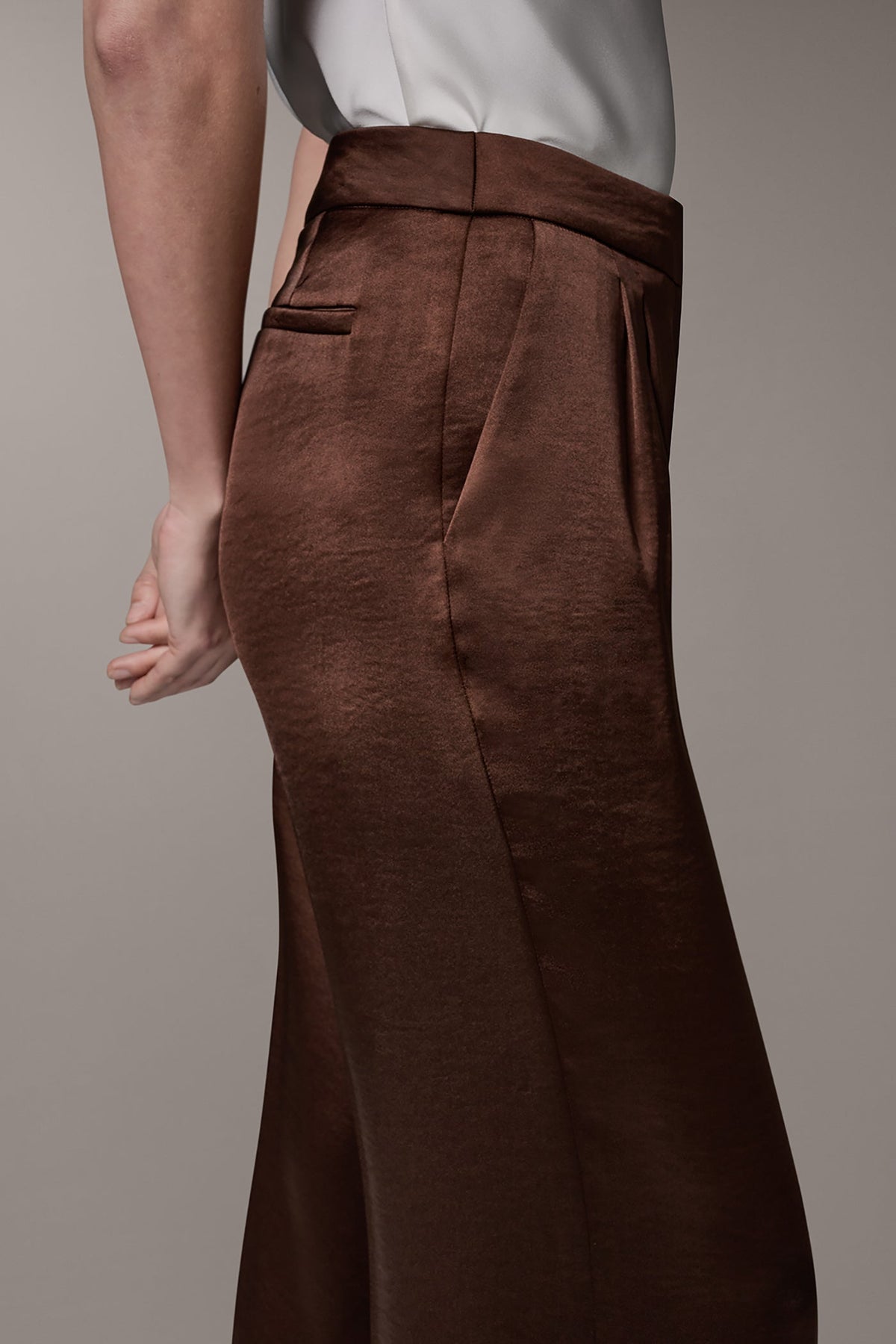 MID-RISE PLEATED WIDE-LEG PANT - Canyon