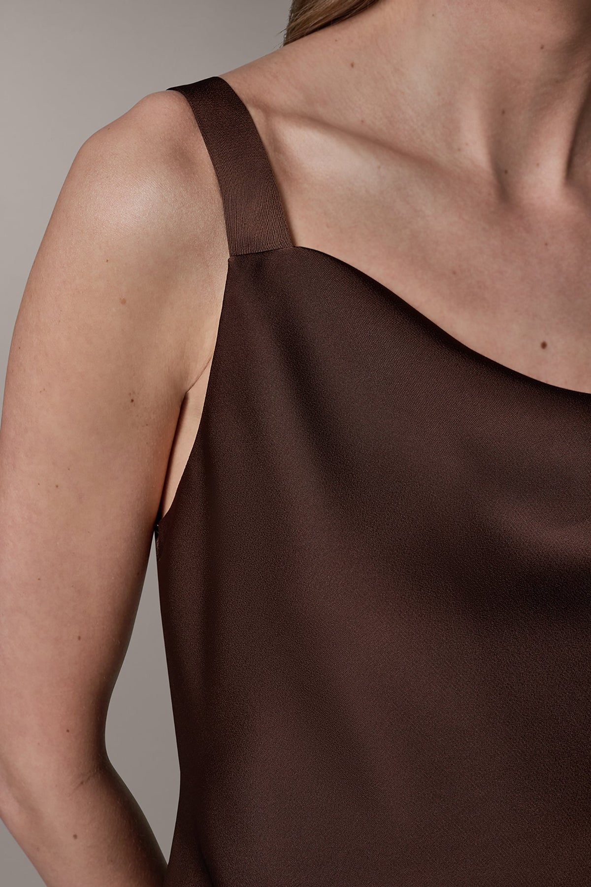 SLEEVELESS COWL NECK CAMI - Canyon