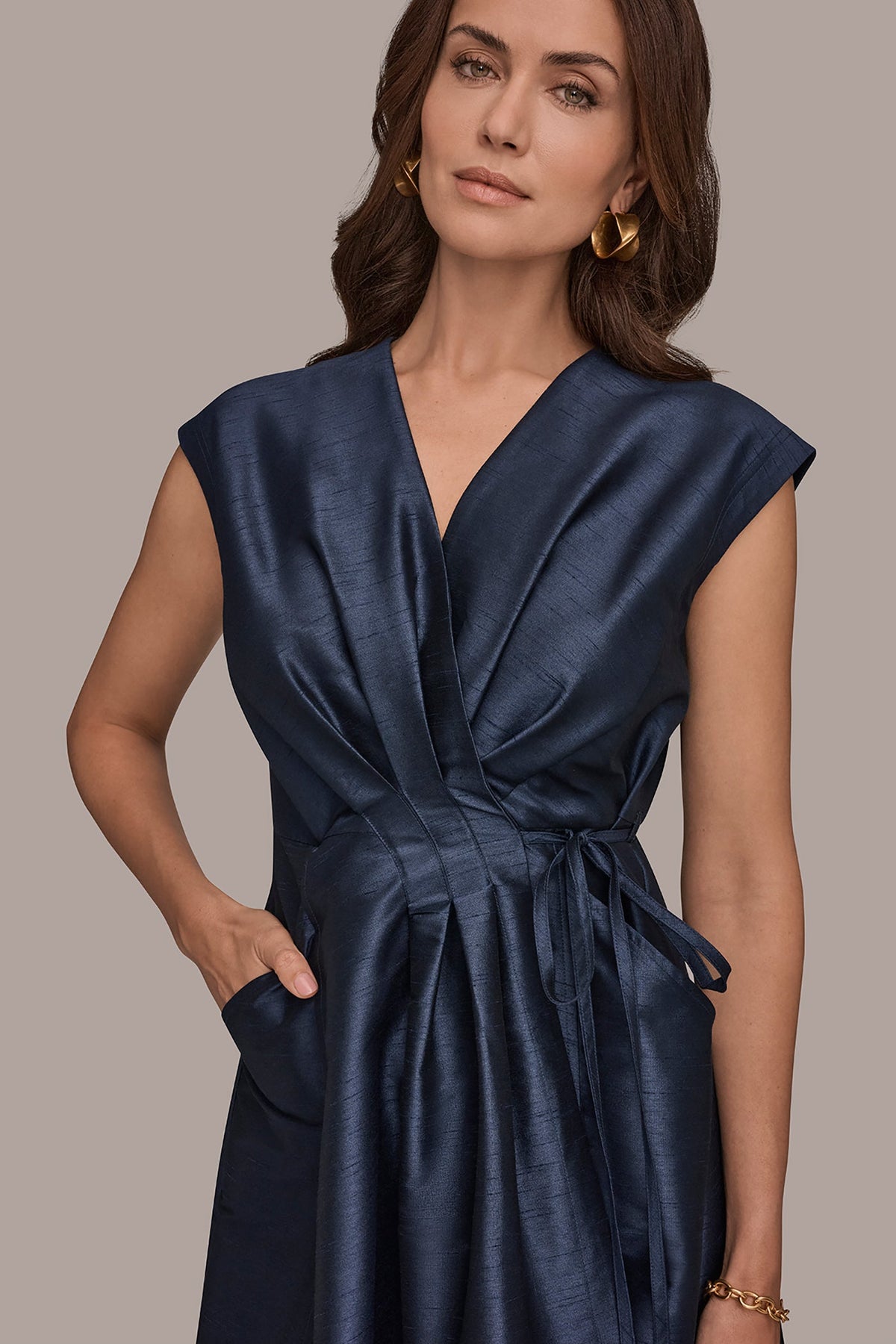 SLEEVELESS PLEATED MIDI WRAP DRESS - Taffeta Blue