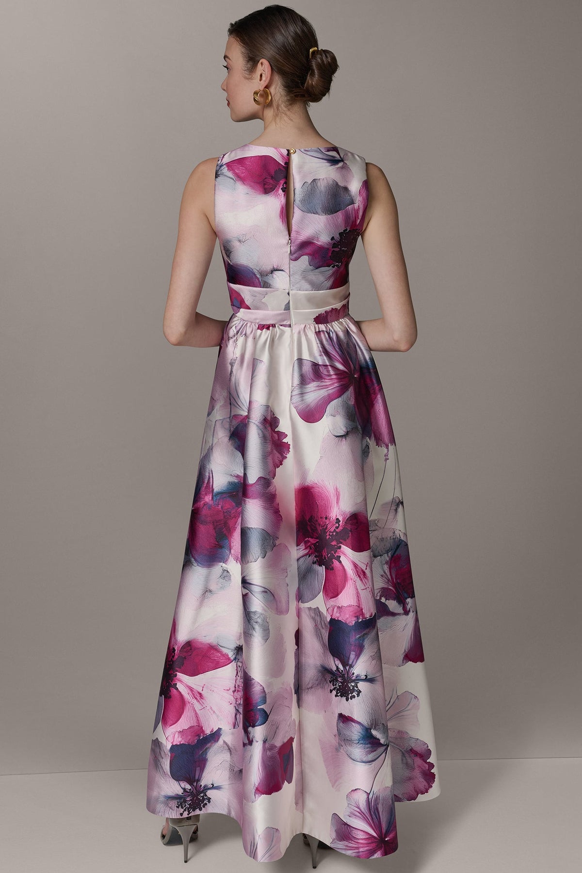 SLEEVELESS FIT AND FLARE GOWN - Sangria Multi