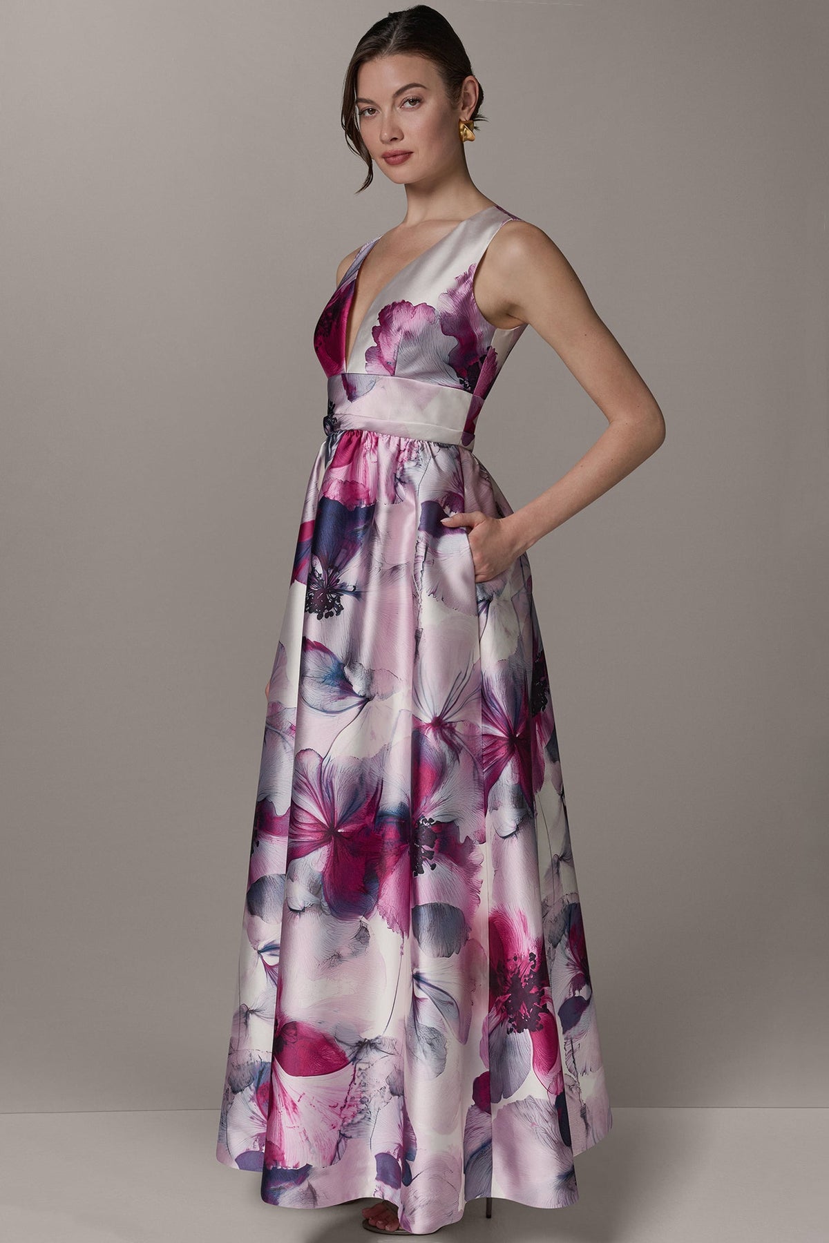 SLEEVELESS FIT AND FLARE GOWN - Sangria Multi