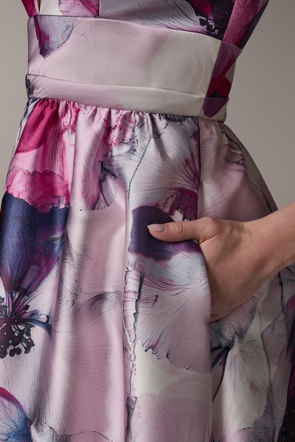 SLEEVELESS FIT AND FLARE GOWN - Sangria Multi