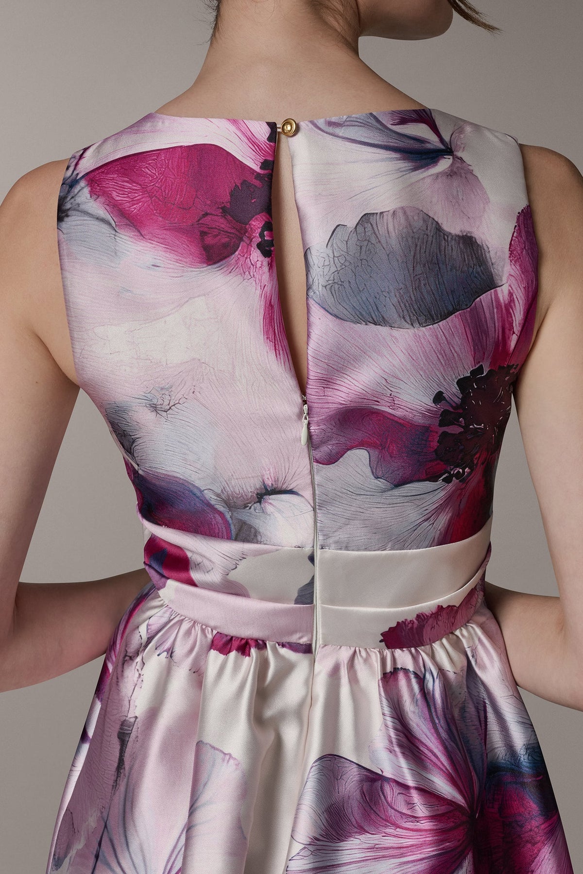 SLEEVELESS FIT AND FLARE GOWN - Sangria Multi