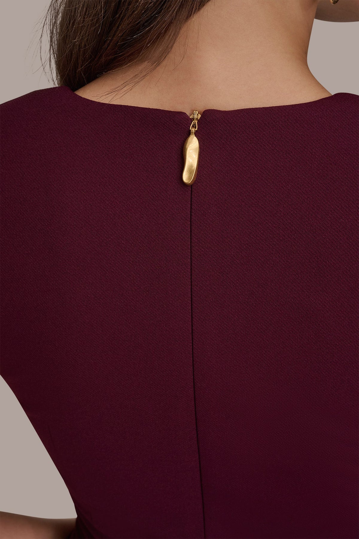 SLEEVELESS SPLIT-FRONT MIDI SHEATH DRESS - BERRY