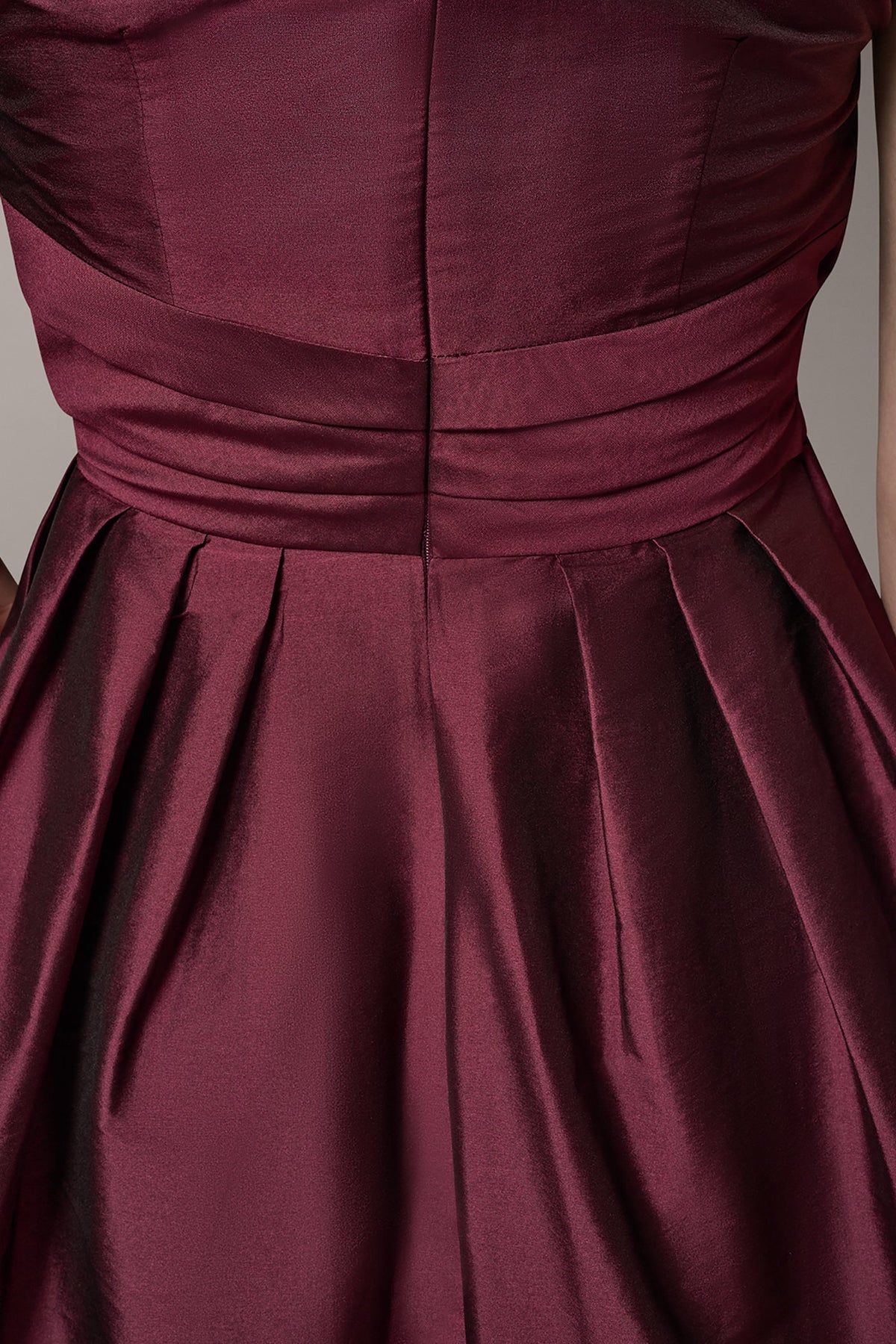 SLEEVELESS V-NECK TAFFETA MIDI COCKTAIL DRESS - Berry