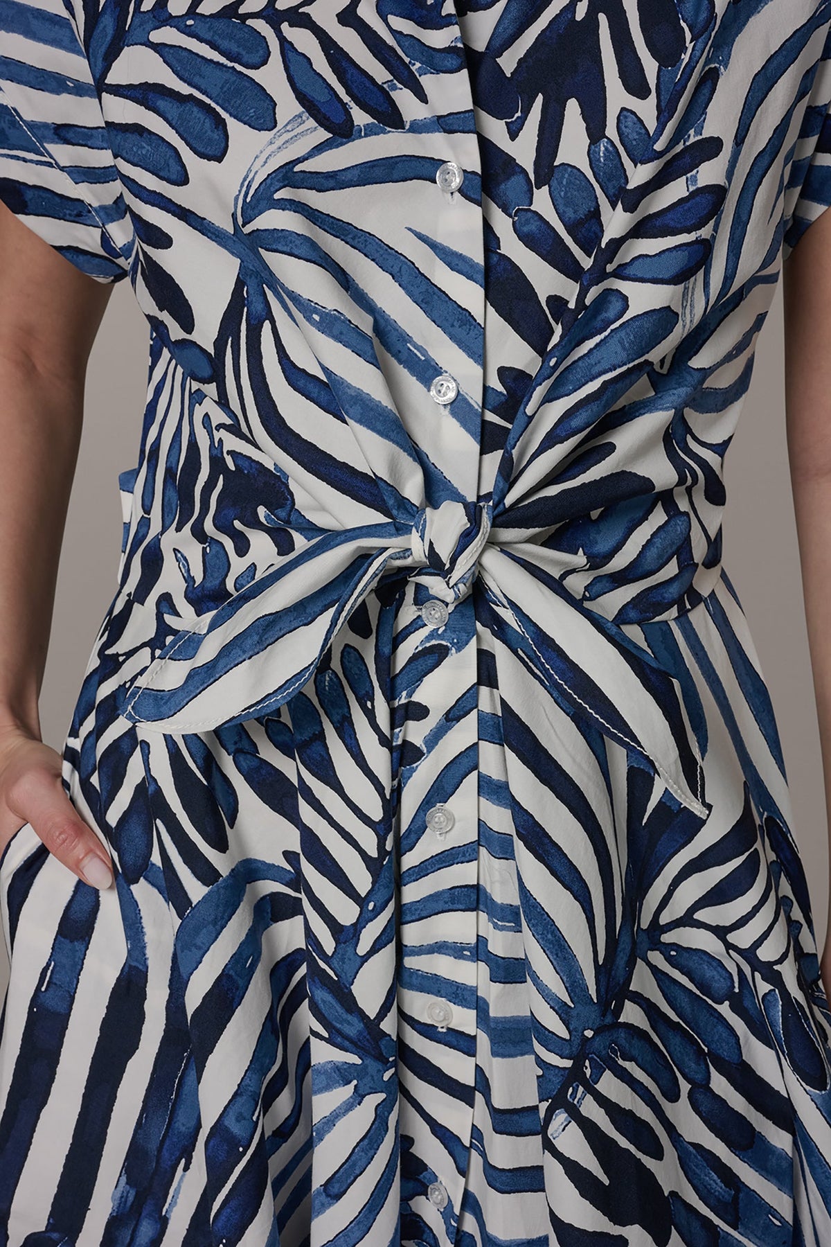 SHORT SLEEVE TIE FRONT MAXI SHIRT DRESS - Nightfall Combo Palm
