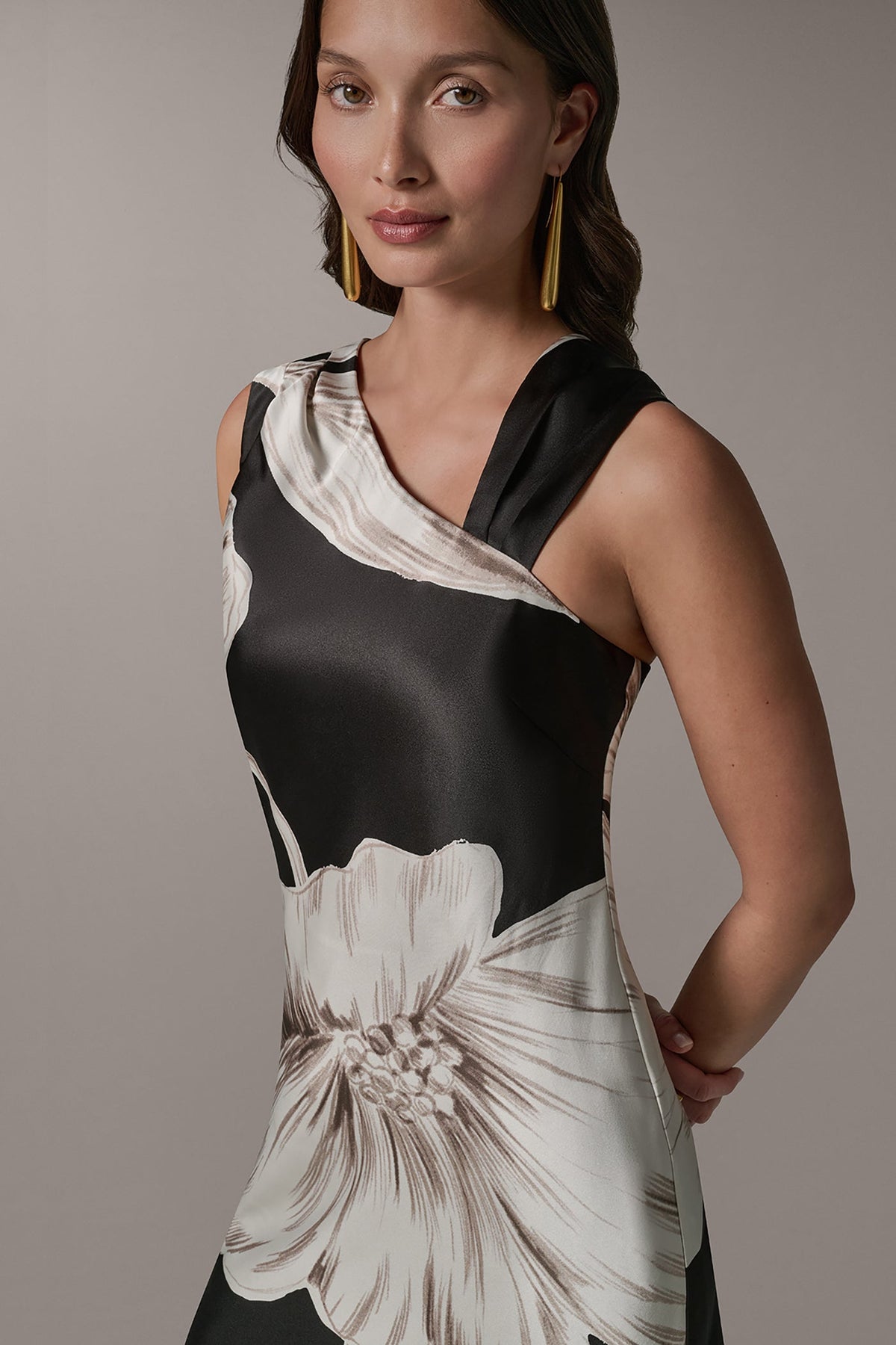 SLEEVELESS ASYMMETRIC MIDI HALTER DRESS - Black Multi