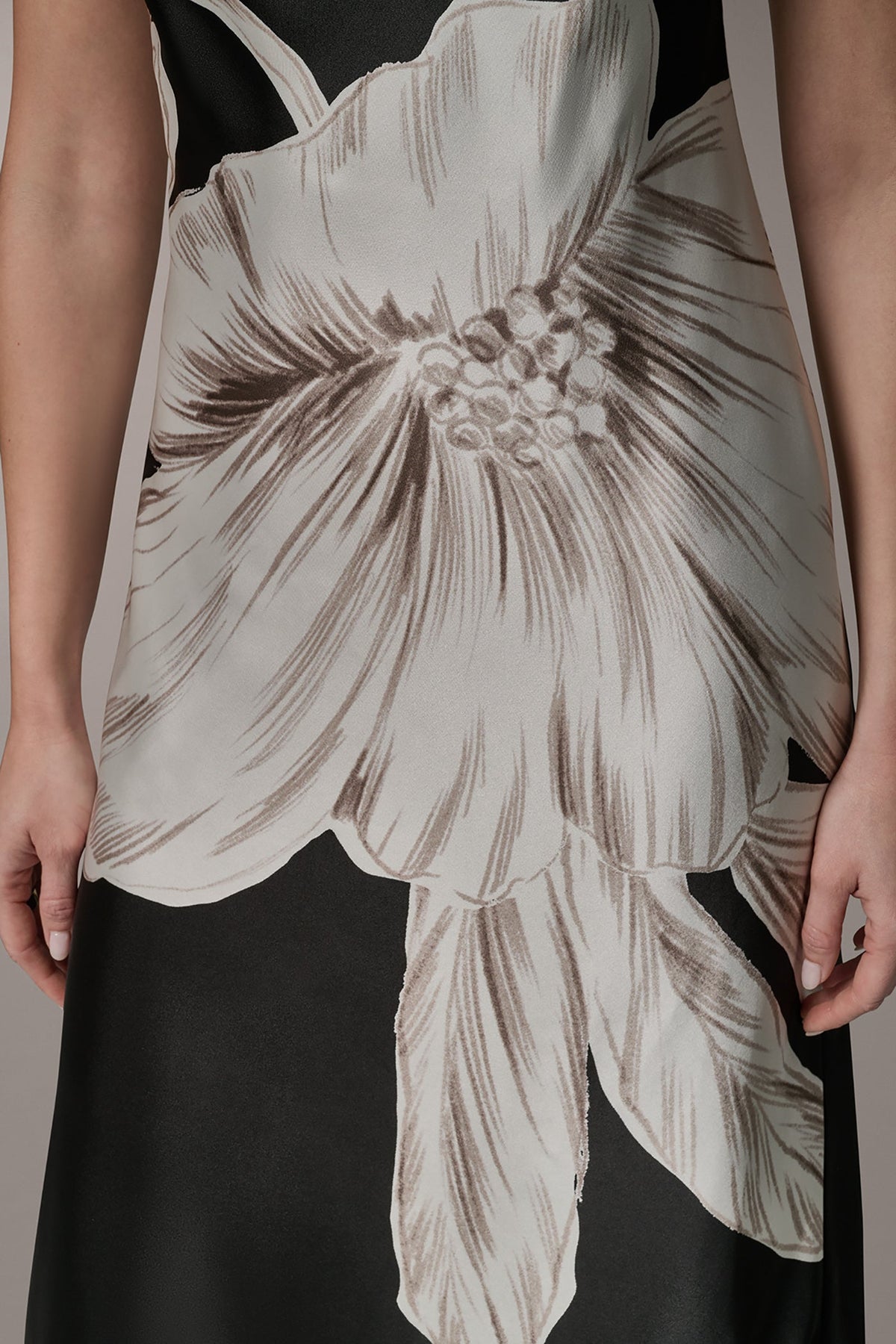 SLEEVELESS ASYMMETRIC MIDI HALTER DRESS - Black Multi