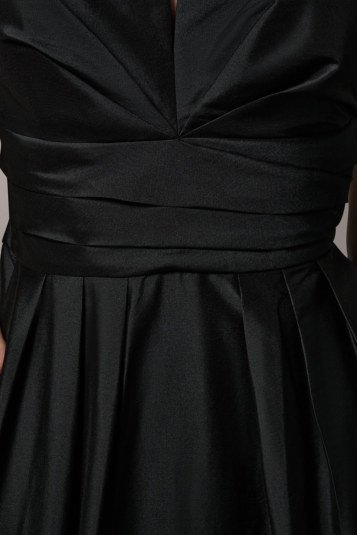 SLEEVELESS V-NECK TAFFETA MIDI COCKTAIL DRESS - Black