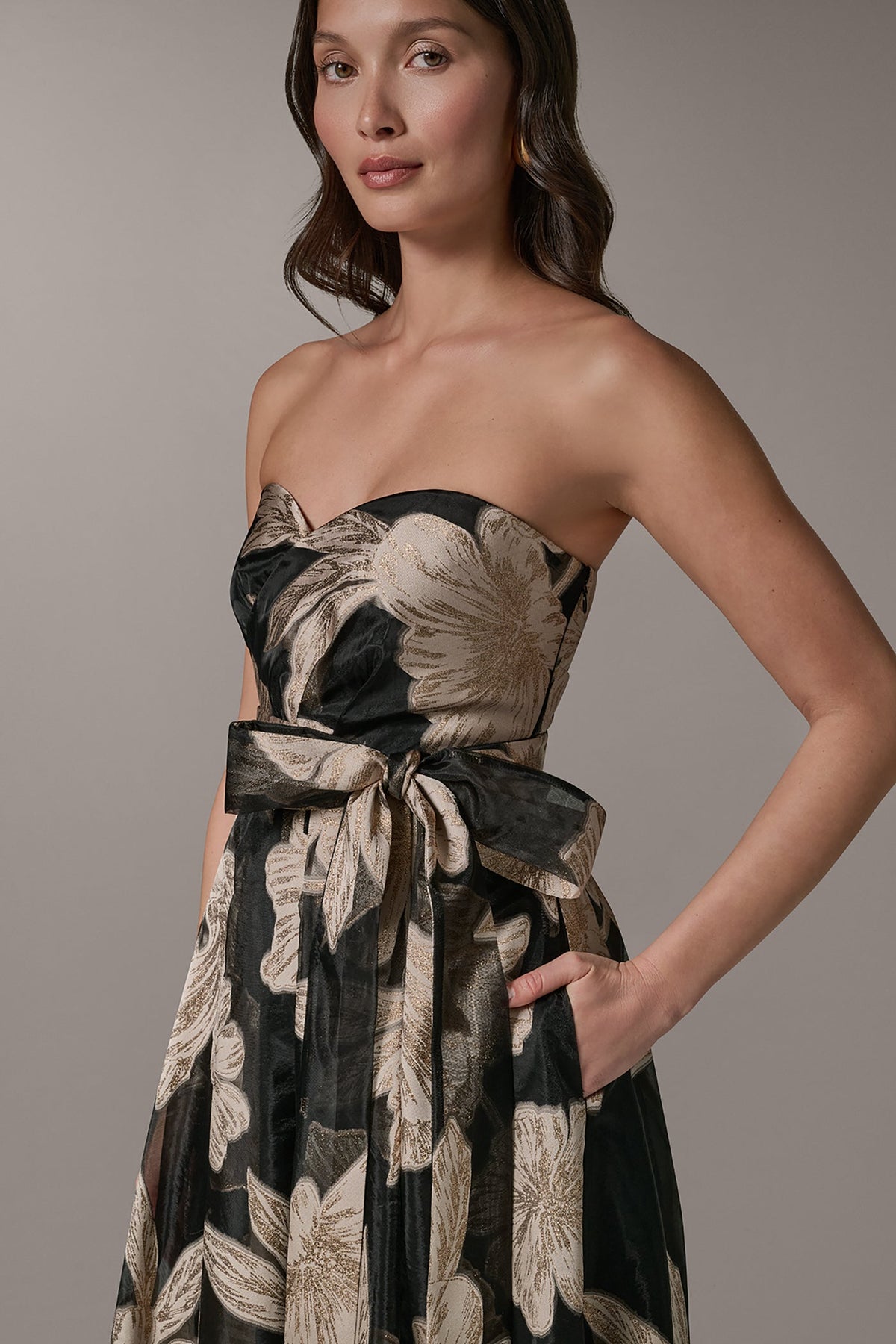 STRAPLESS SWEETHEART METALLIC FLORAL BALL GOWN - Black/Light Canvas Multi