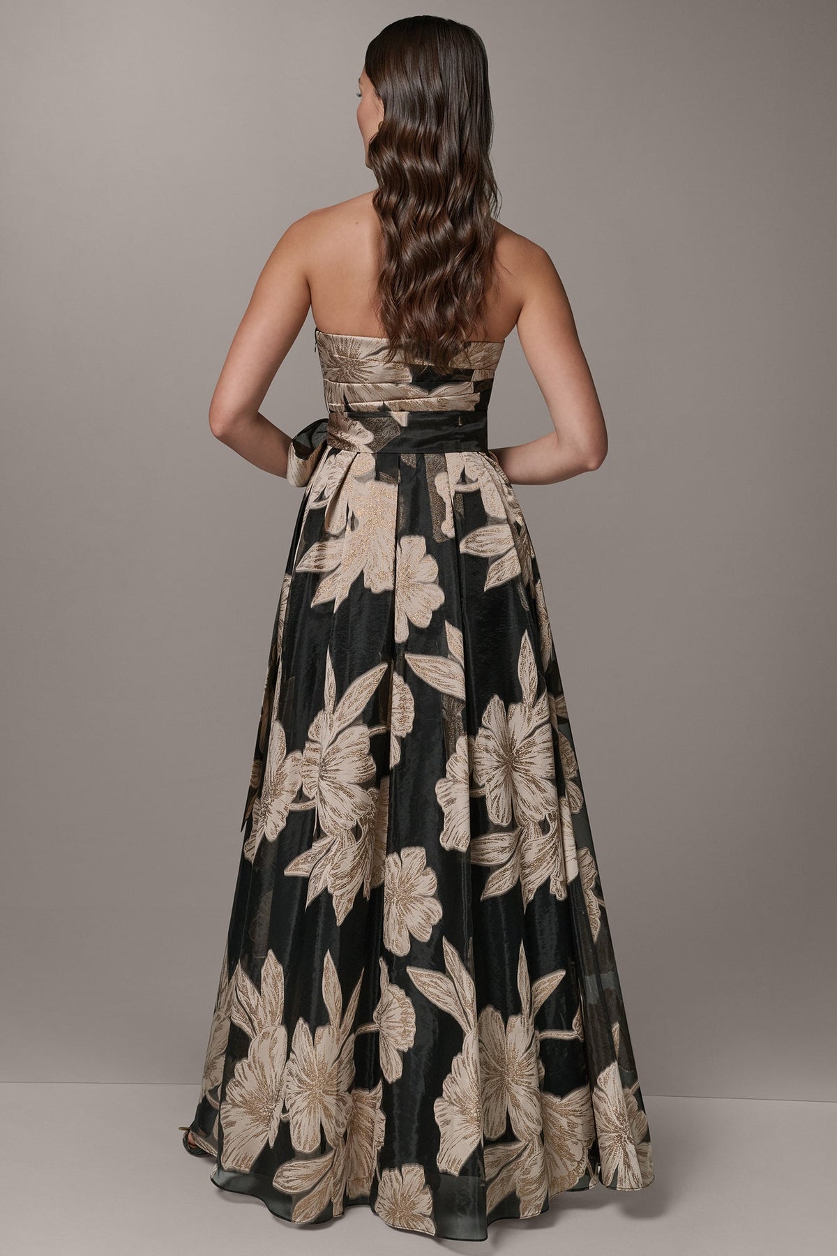 STRAPLESS SWEETHEART METALLIC FLORAL BALL GOWN - Black/Light Canvas Multi