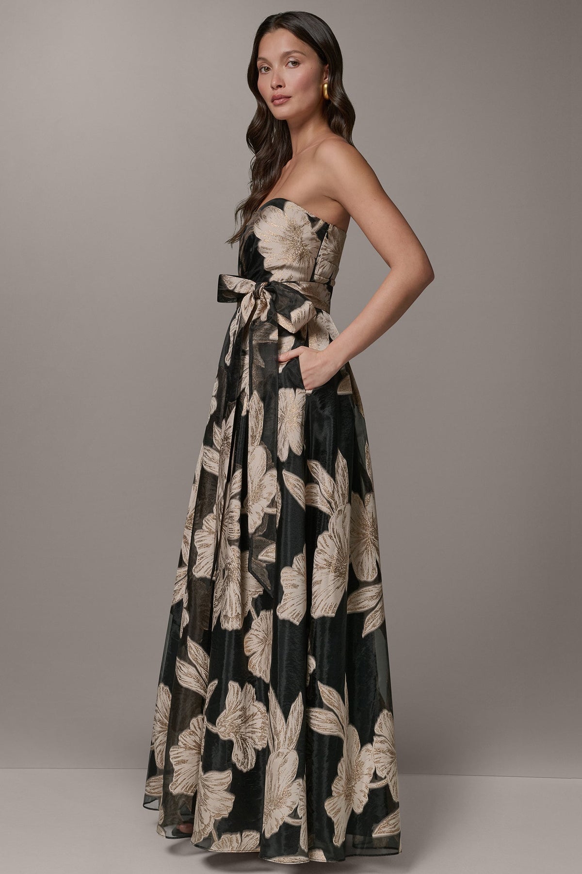 STRAPLESS SWEETHEART METALLIC FLORAL BALL GOWN - Black/Light Canvas Multi