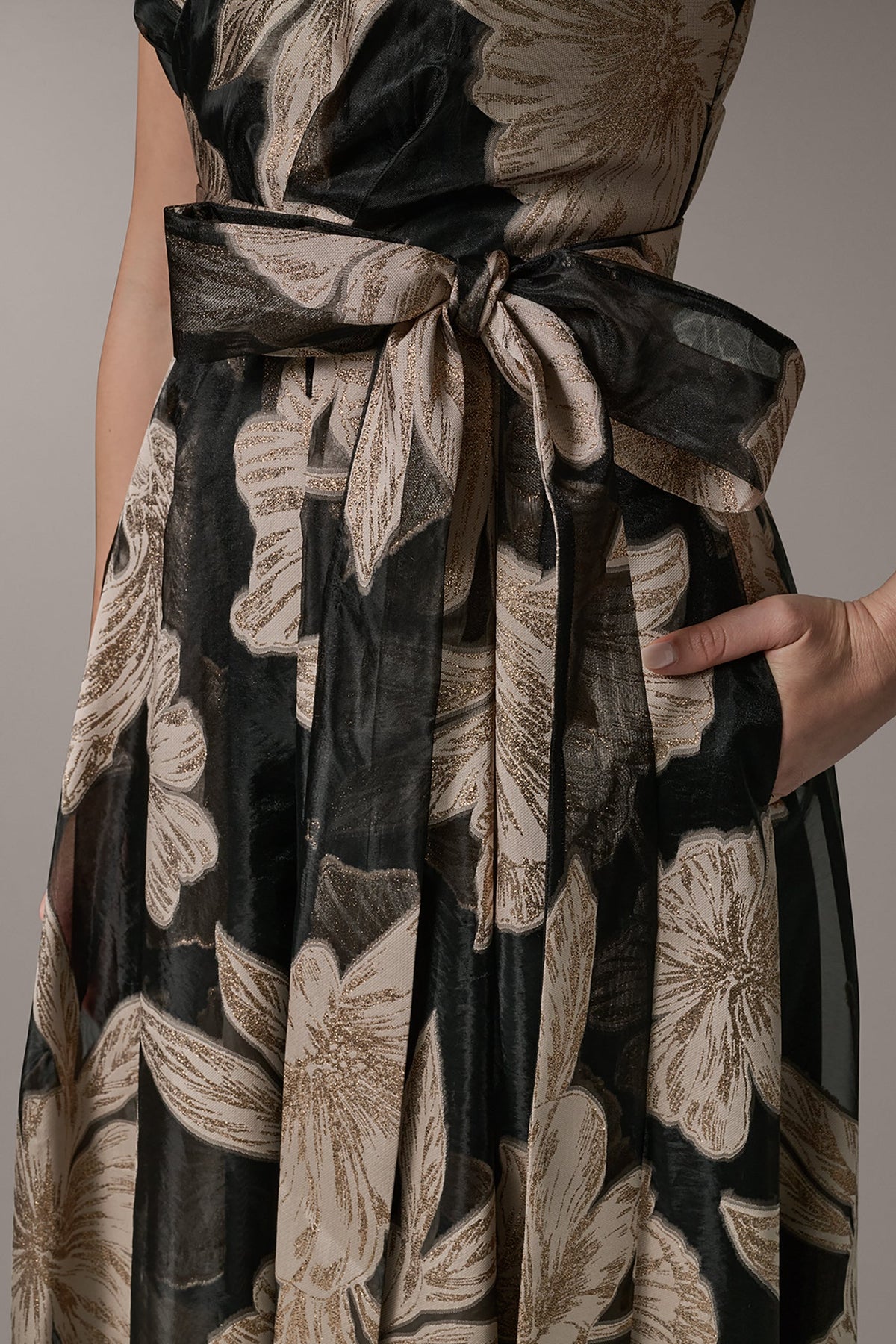 STRAPLESS SWEETHEART METALLIC FLORAL BALL GOWN - Black/Light Canvas Multi