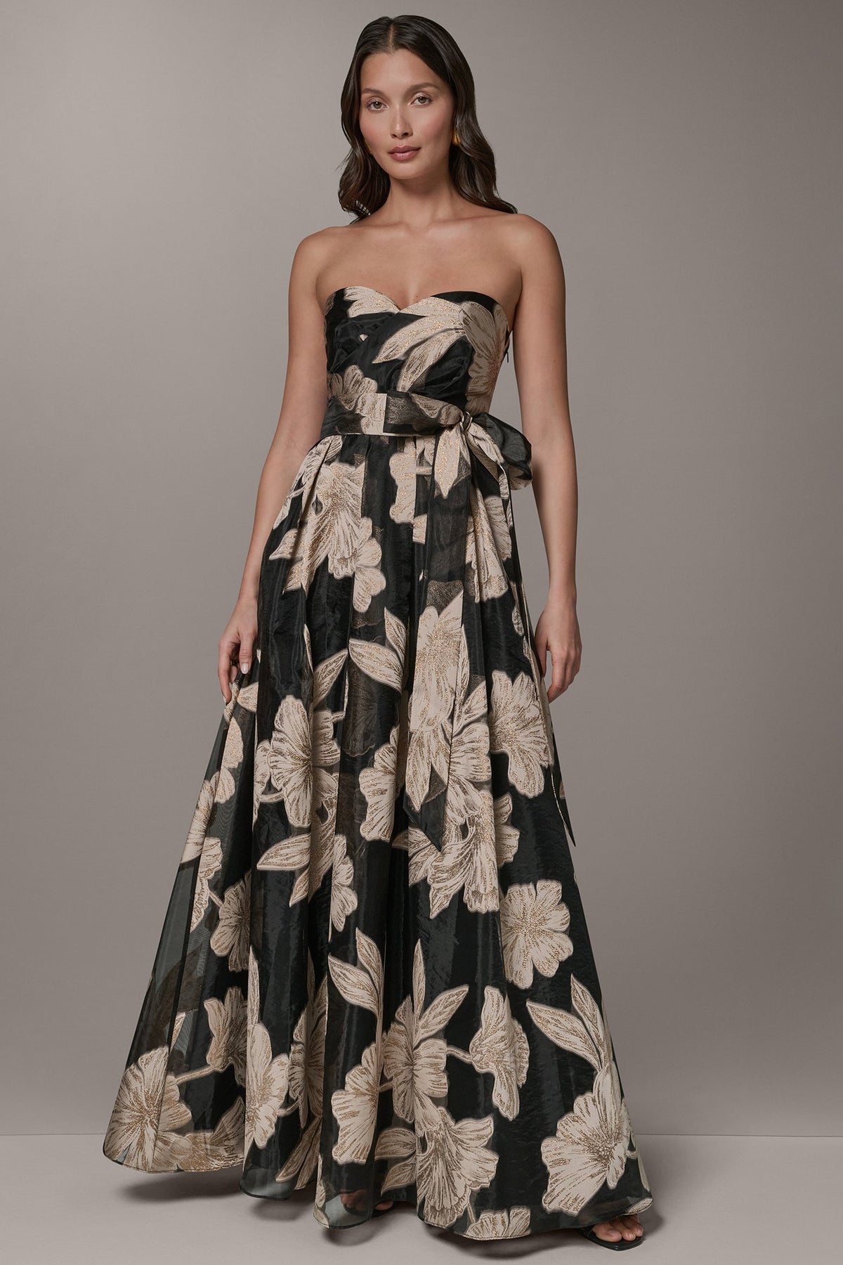 STRAPLESS SWEETHEART METALLIC FLORAL BALL GOWN - Black/Light Canvas Multi