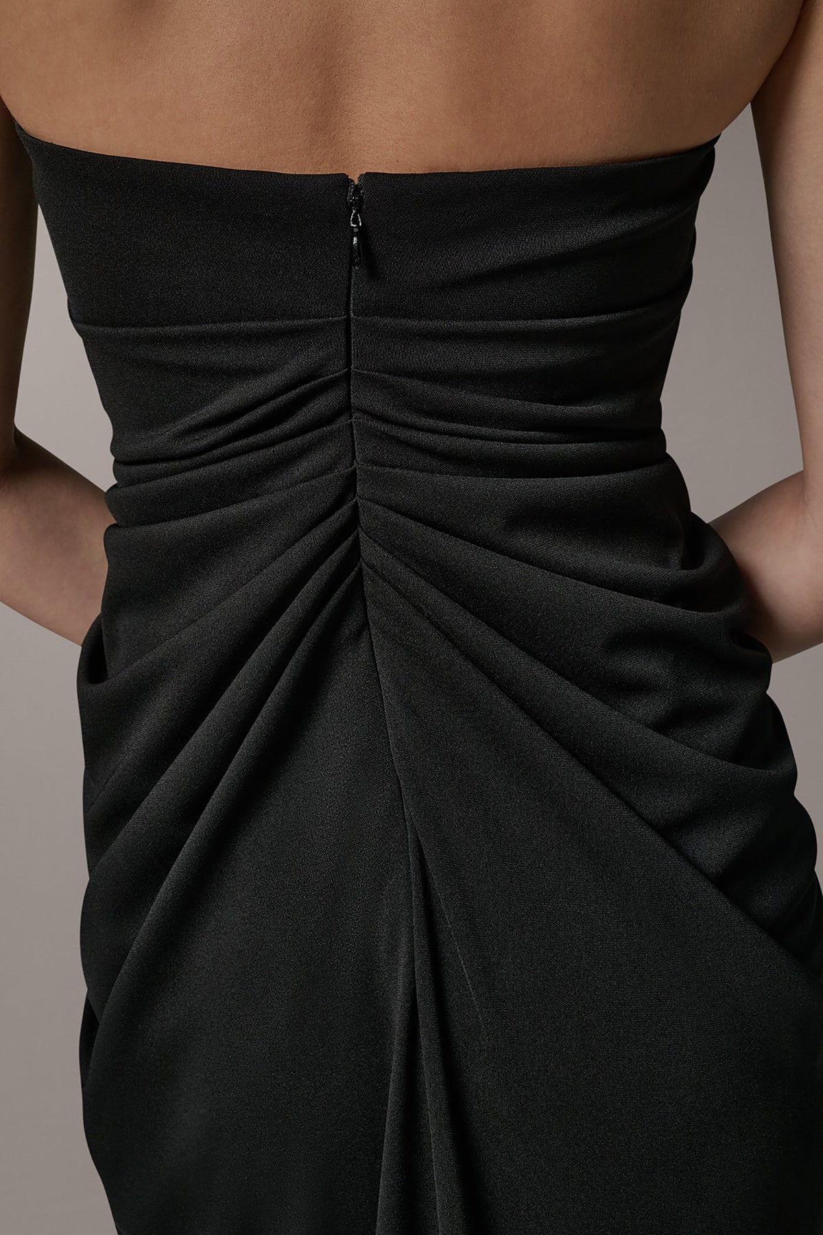 STRAPLESS SWEETHEART GOWN - Black