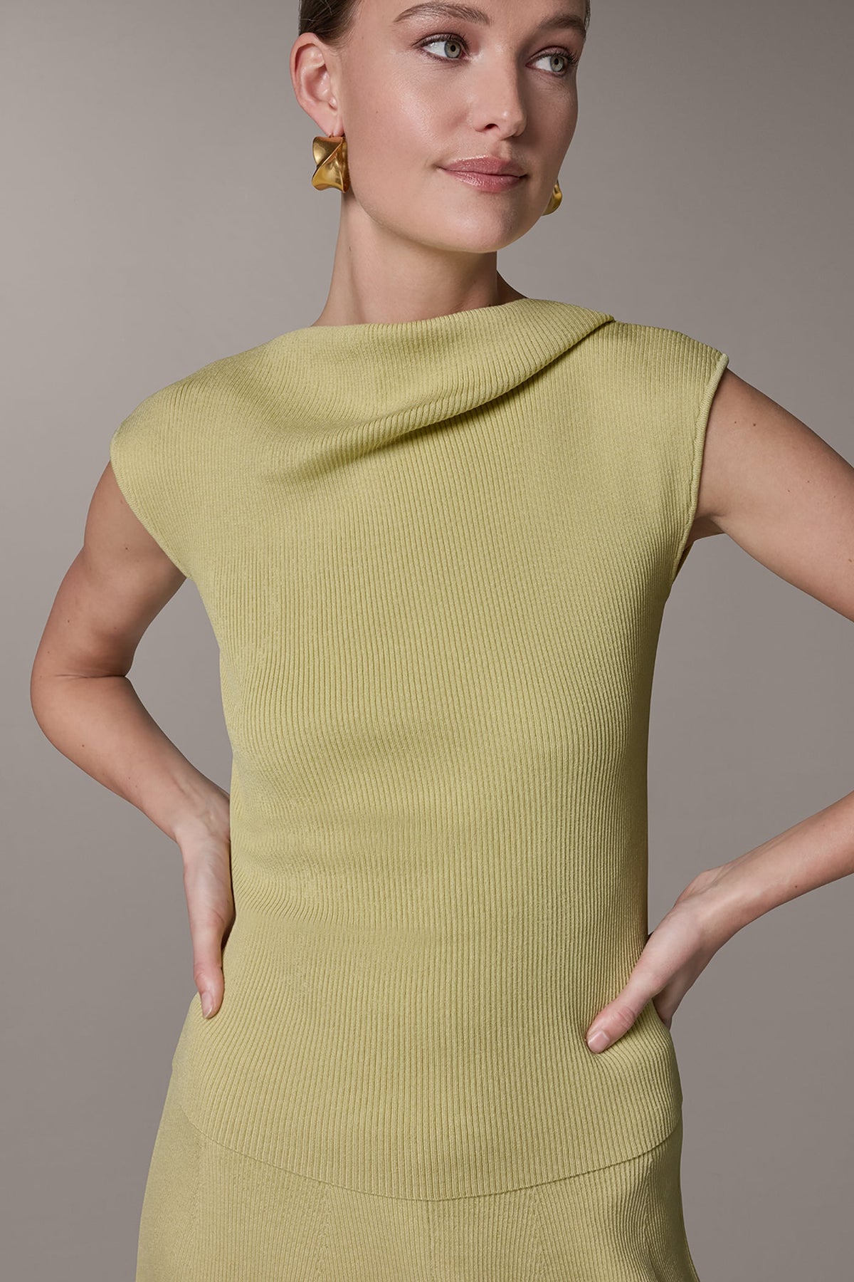 SLEEVELESS ASYMMETRIC BOATNECK SWEATER - Citrus