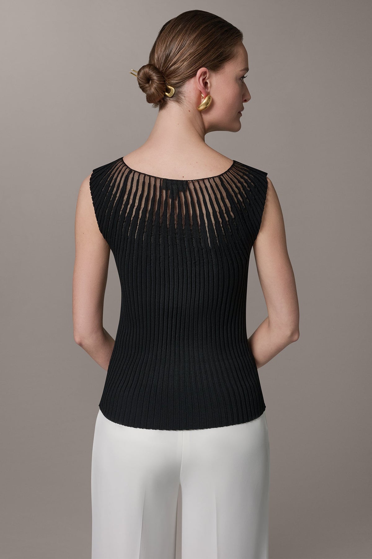RIBBED SLEEVLESS SWEATER - Black