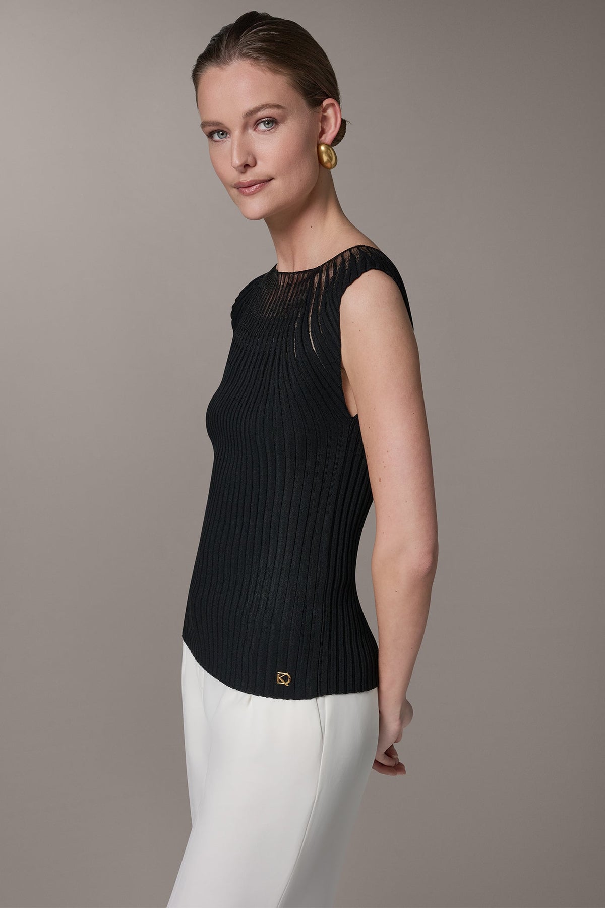RIBBED SLEEVLESS SWEATER - Black