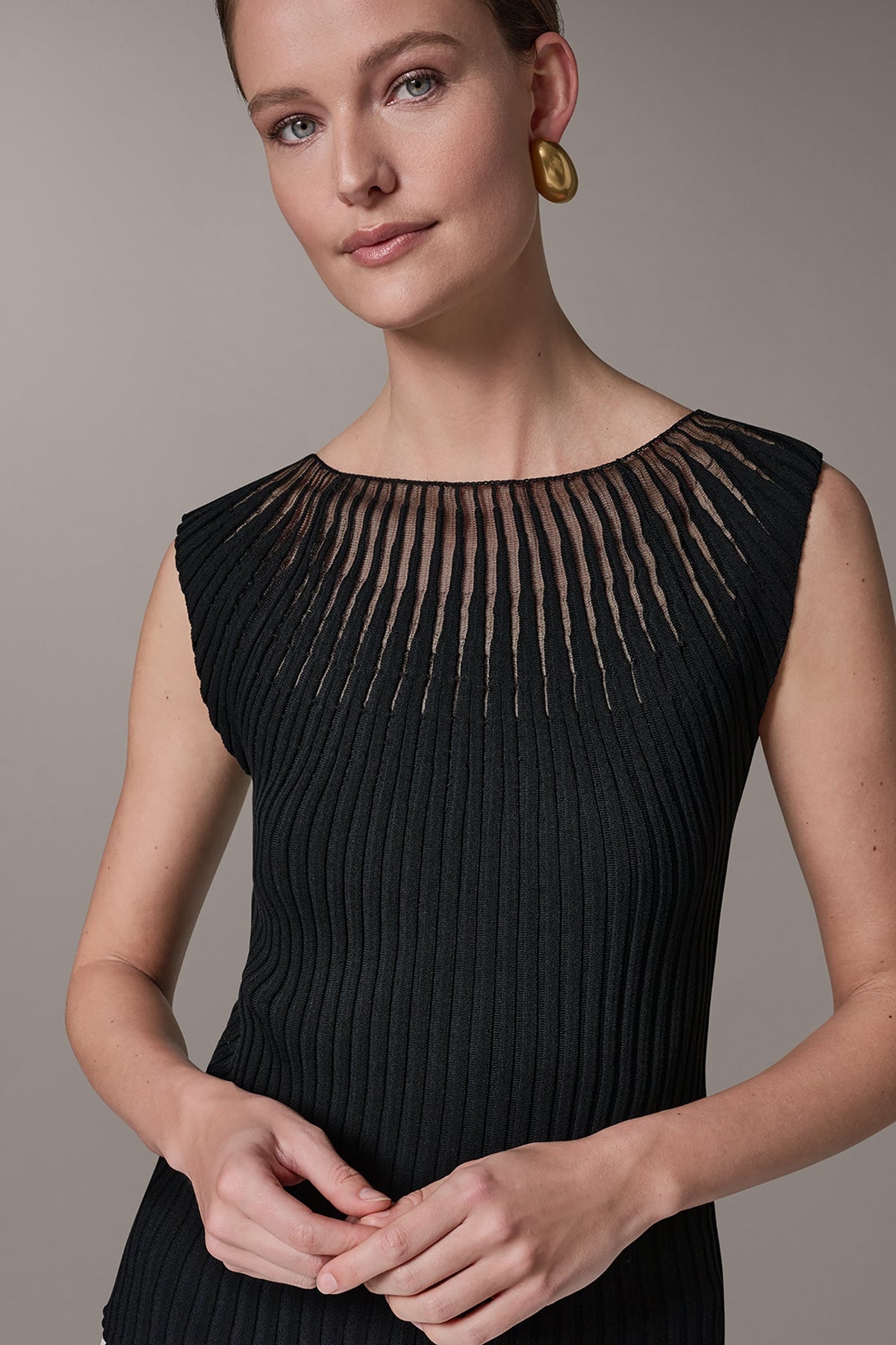 RIBBED SLEEVLESS SWEATER - Black