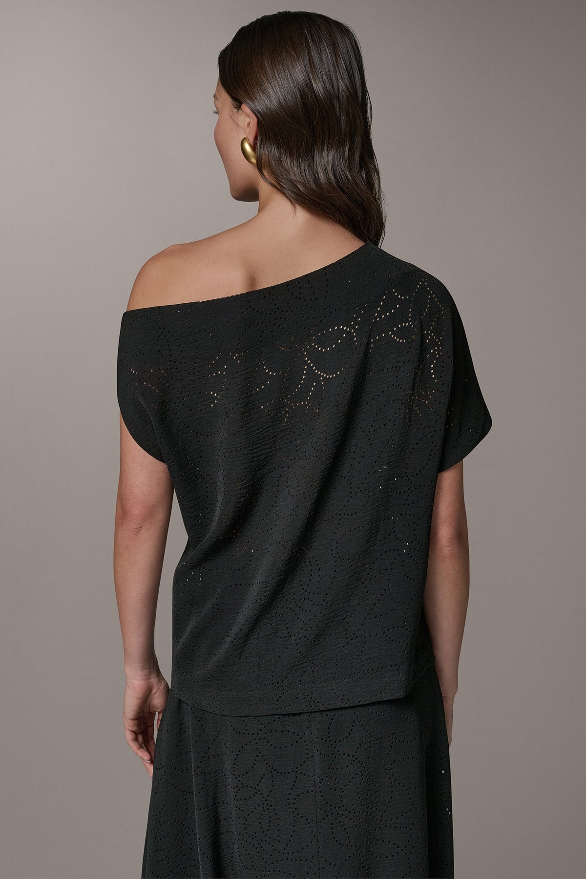 SLEEVELESS ASYMMETRIC LASER CUT TOP - Black