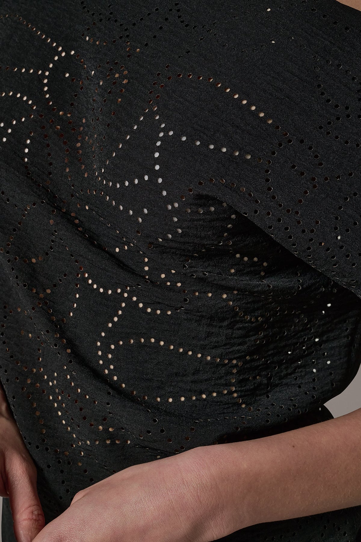 SLEEVELESS ASYMMETRIC LASER CUT TOP - Black