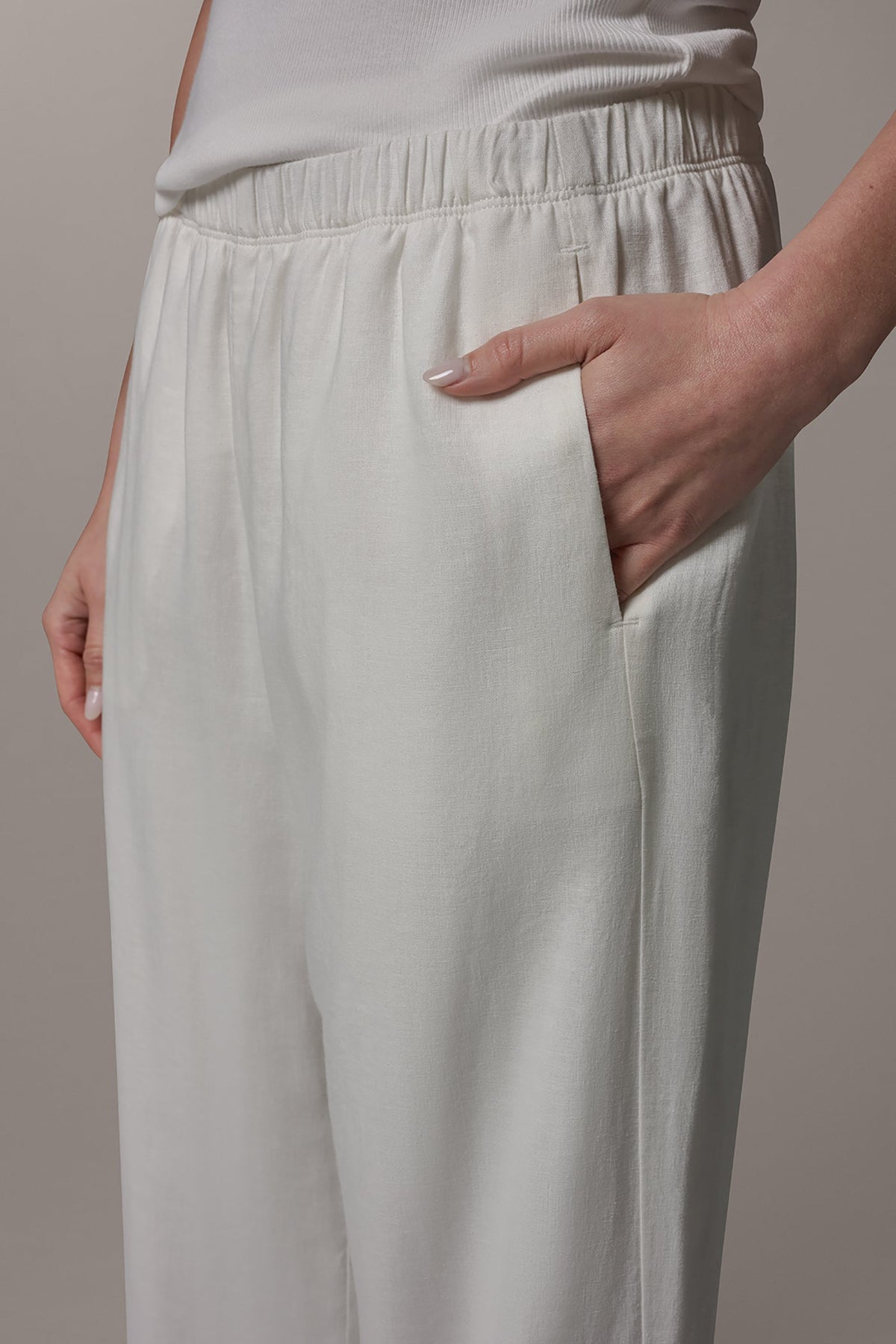 MID-RISE STRAIGHT-LEG ANKLE PANT - Cream