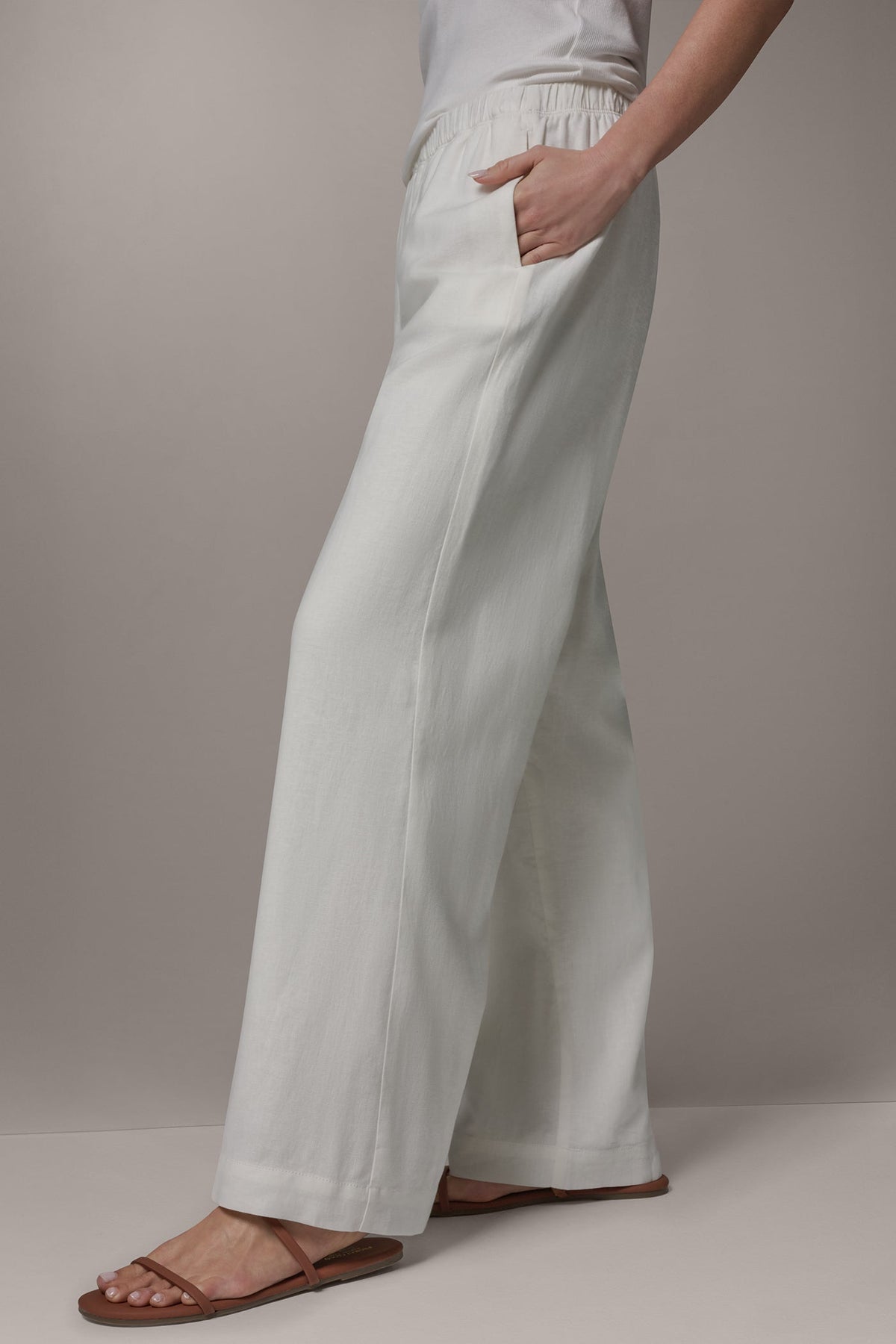 MID-RISE STRAIGHT-LEG ANKLE PANT - Cream