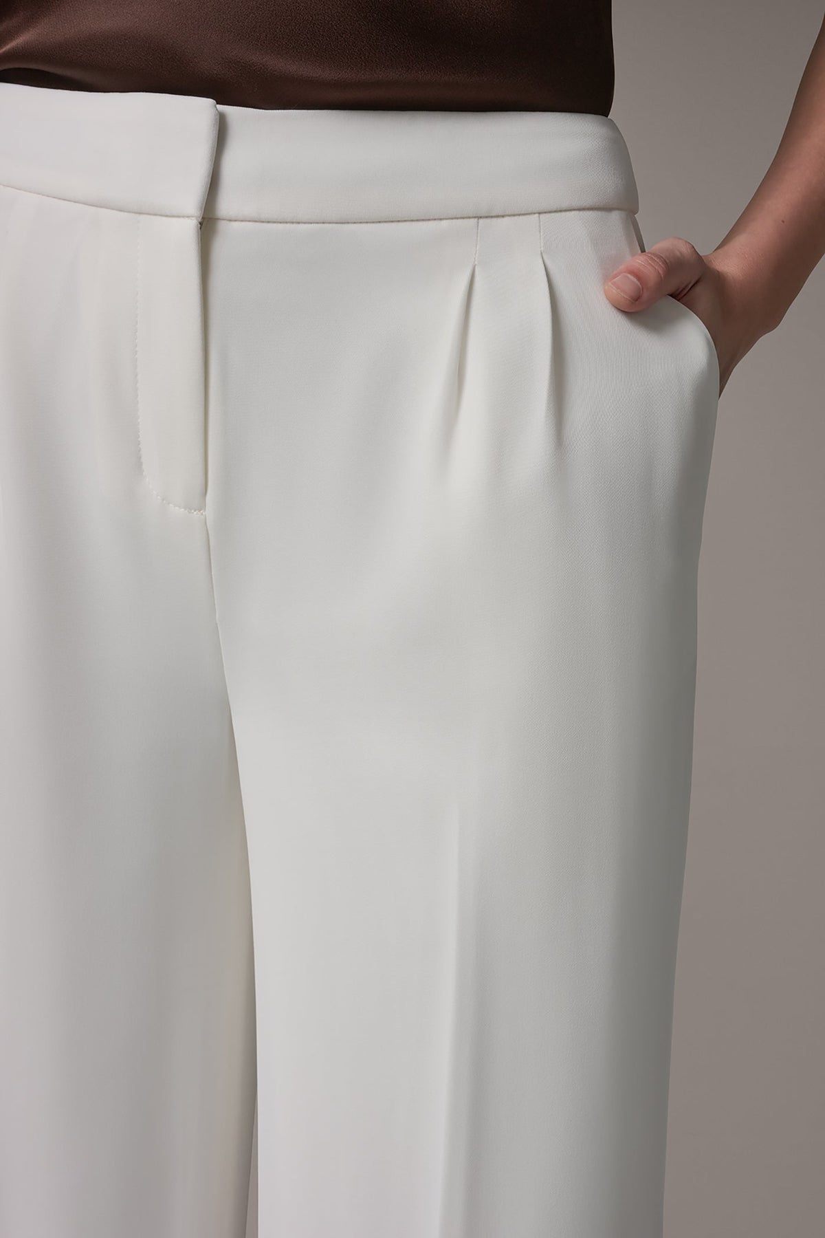 MID-RISE PLEATED WIDE-LEG PANT - Cream