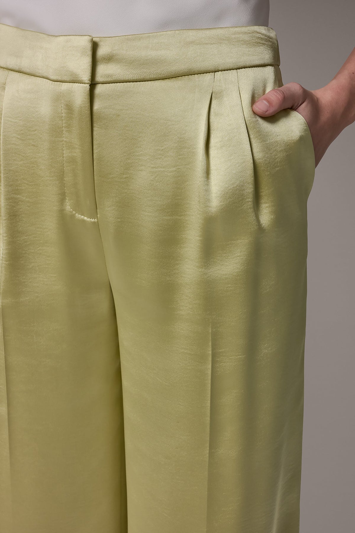 MID-RISE PLEATED WIDE-LEG PANT - Citrus