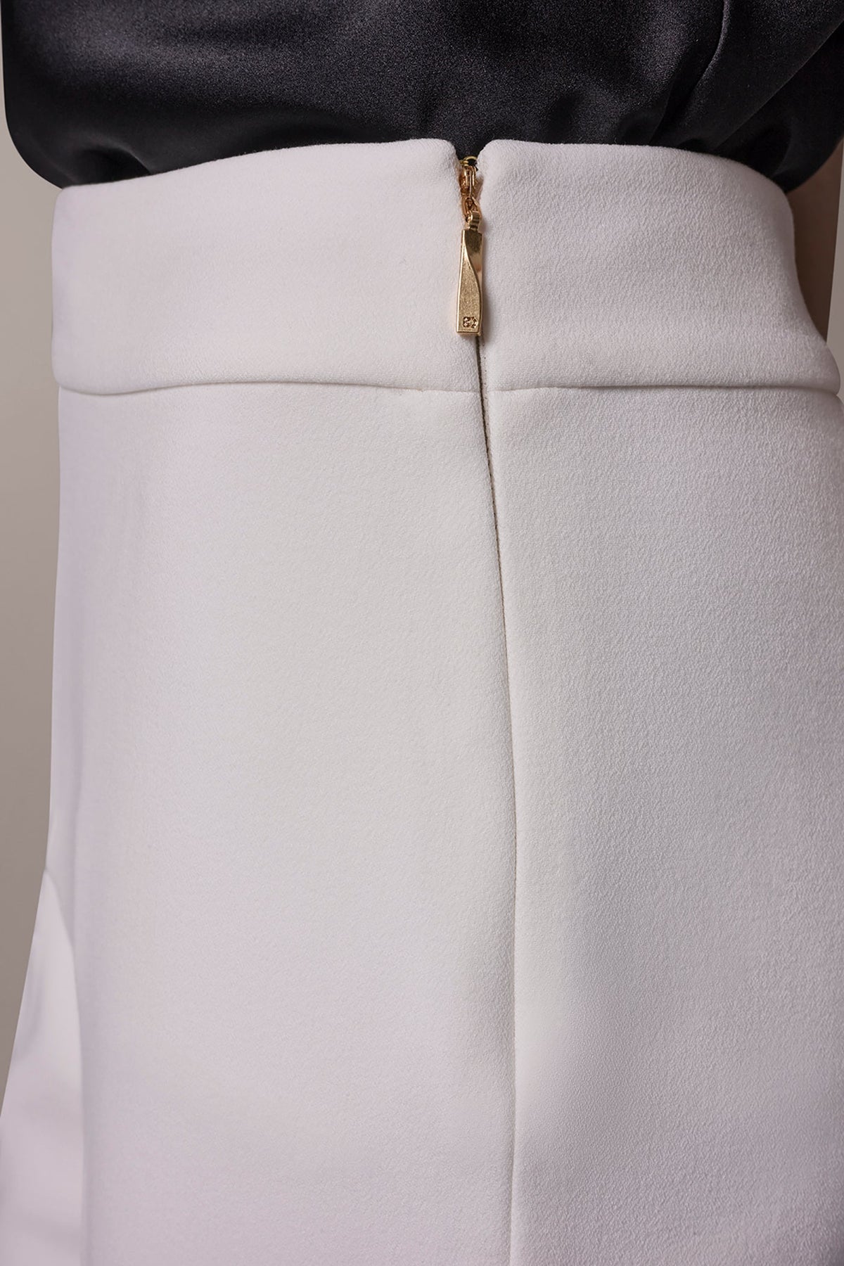 EXTRA HIGH-RISE STRAIGHT ANKLE PANT - Cream