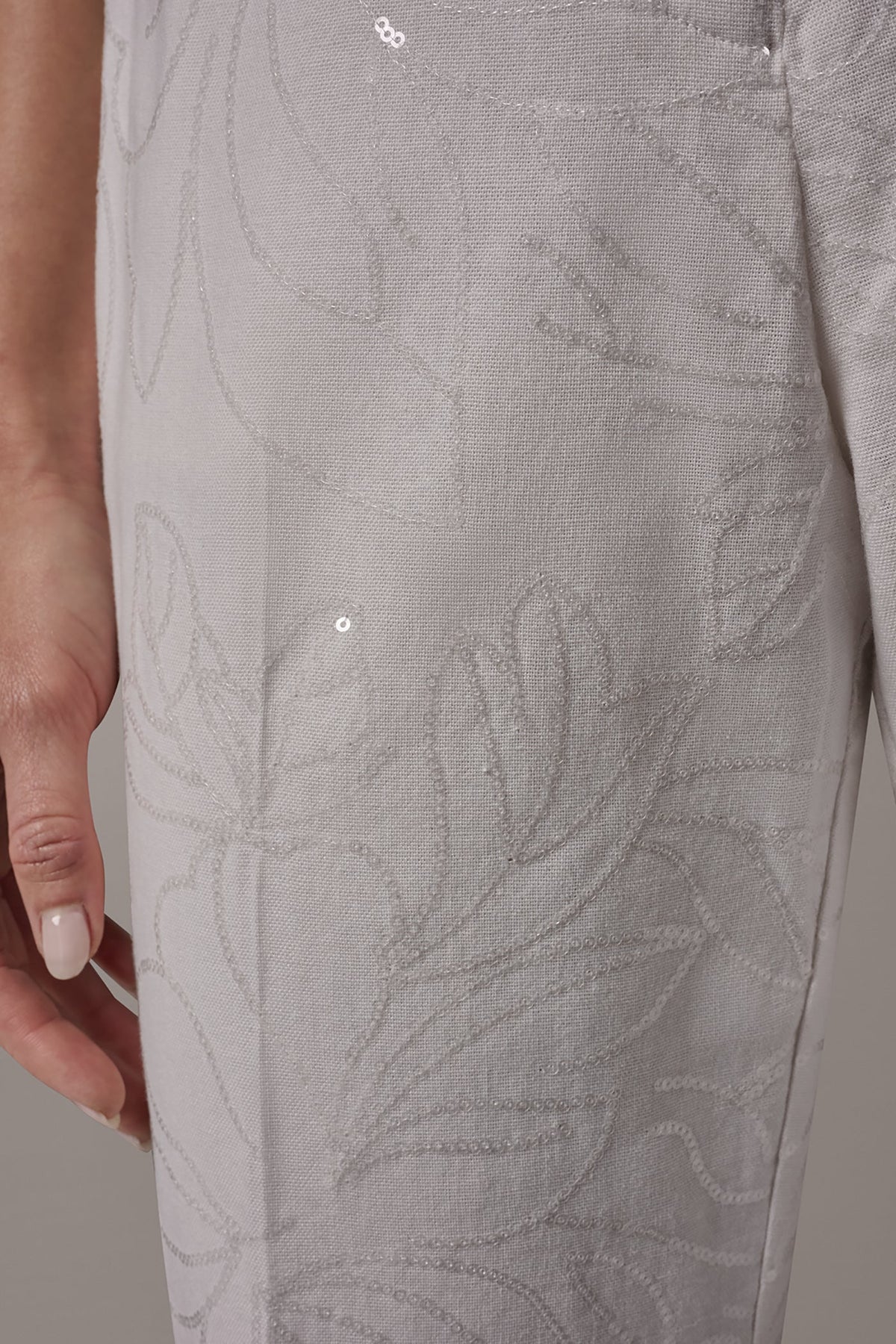 MID-RISE SEQUIN EMBROIDERED STRAIGHT ANKLE PANT - Cream