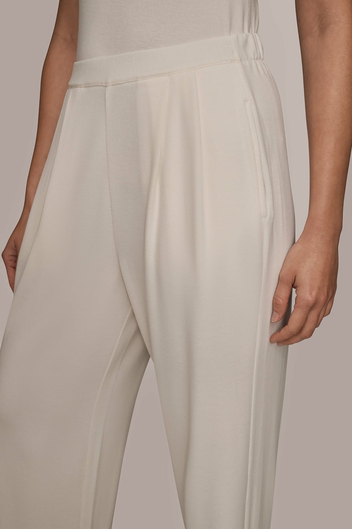 HIGH-RISE PLEATED PANT - CREAM