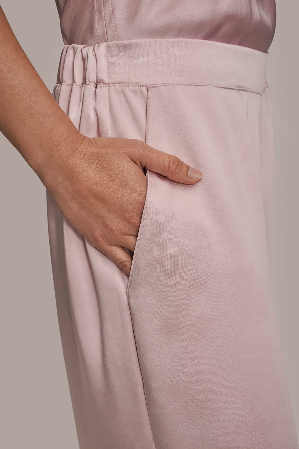 SATIN MID-RISE RELAXED PANT - PINK WISTERIA