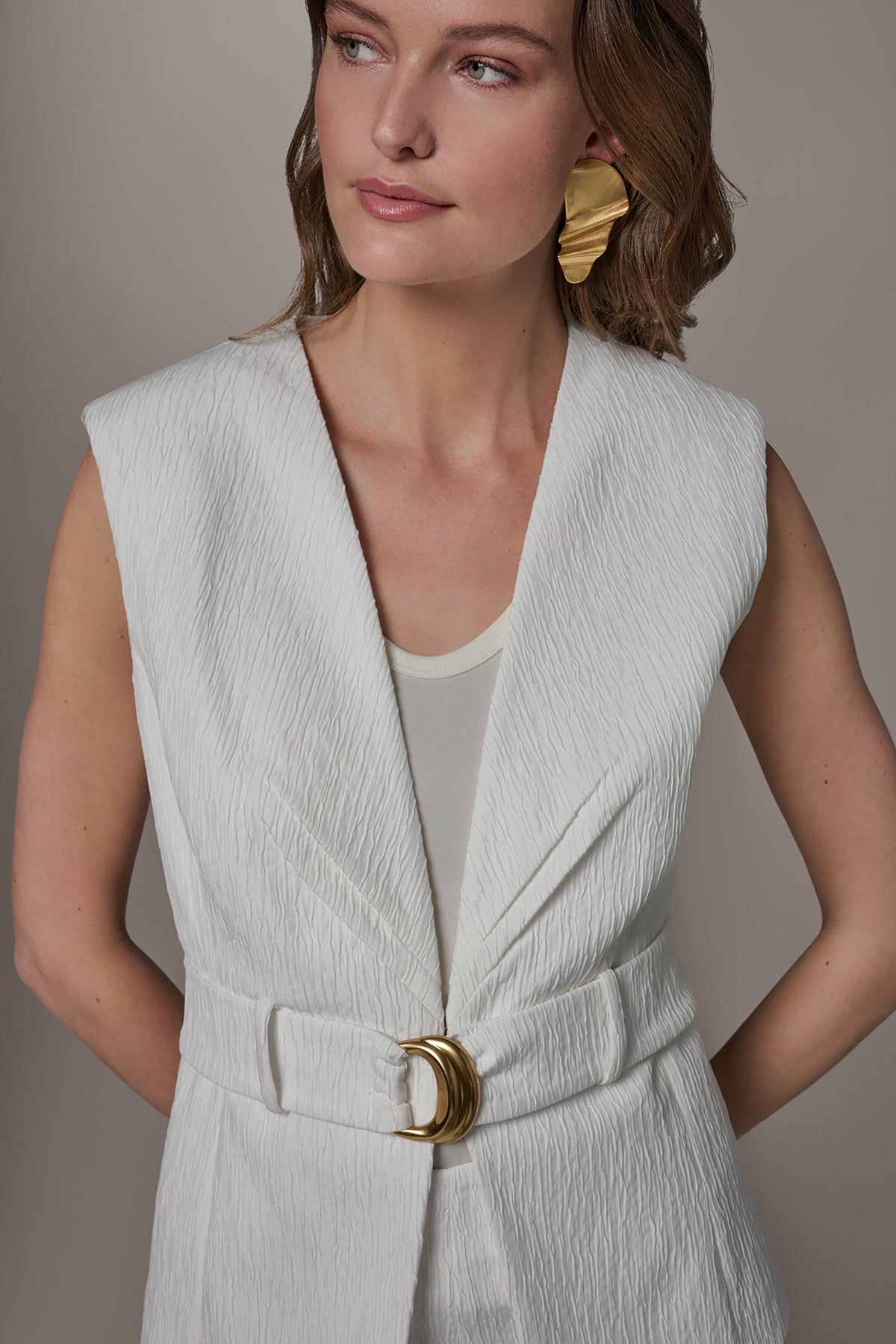 EXTENDED SHOULDER VEST - Cream