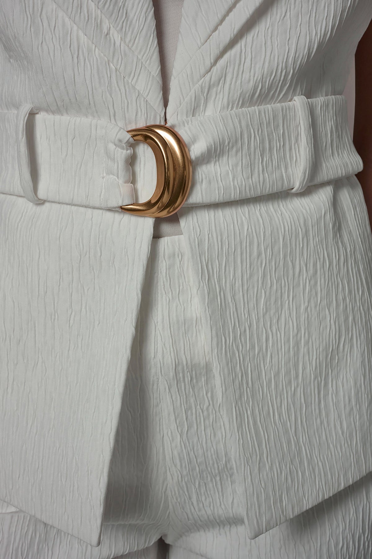 EXTENDED SHOULDER VEST - Cream