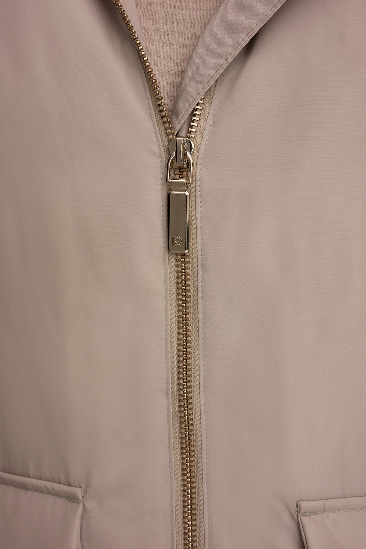 HOODED LIGHT QUILT JACKET - Tuscan Grey