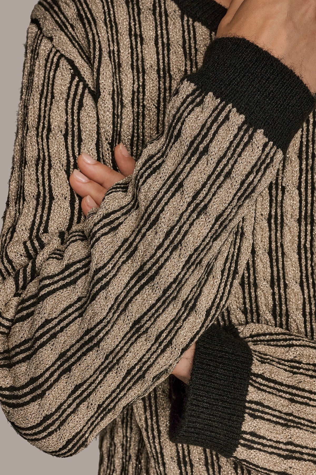 METALLIC TWO-TONE CABLE-KNIT SWEATER - BLACK/GOLD METALLIC